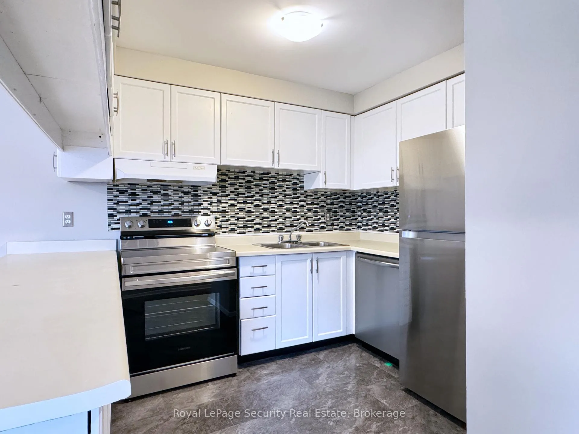 Photo 2 of Unit 304, 696 St Clair Avenue W, Toronto, Humewood-Cedarvale — HOMEH