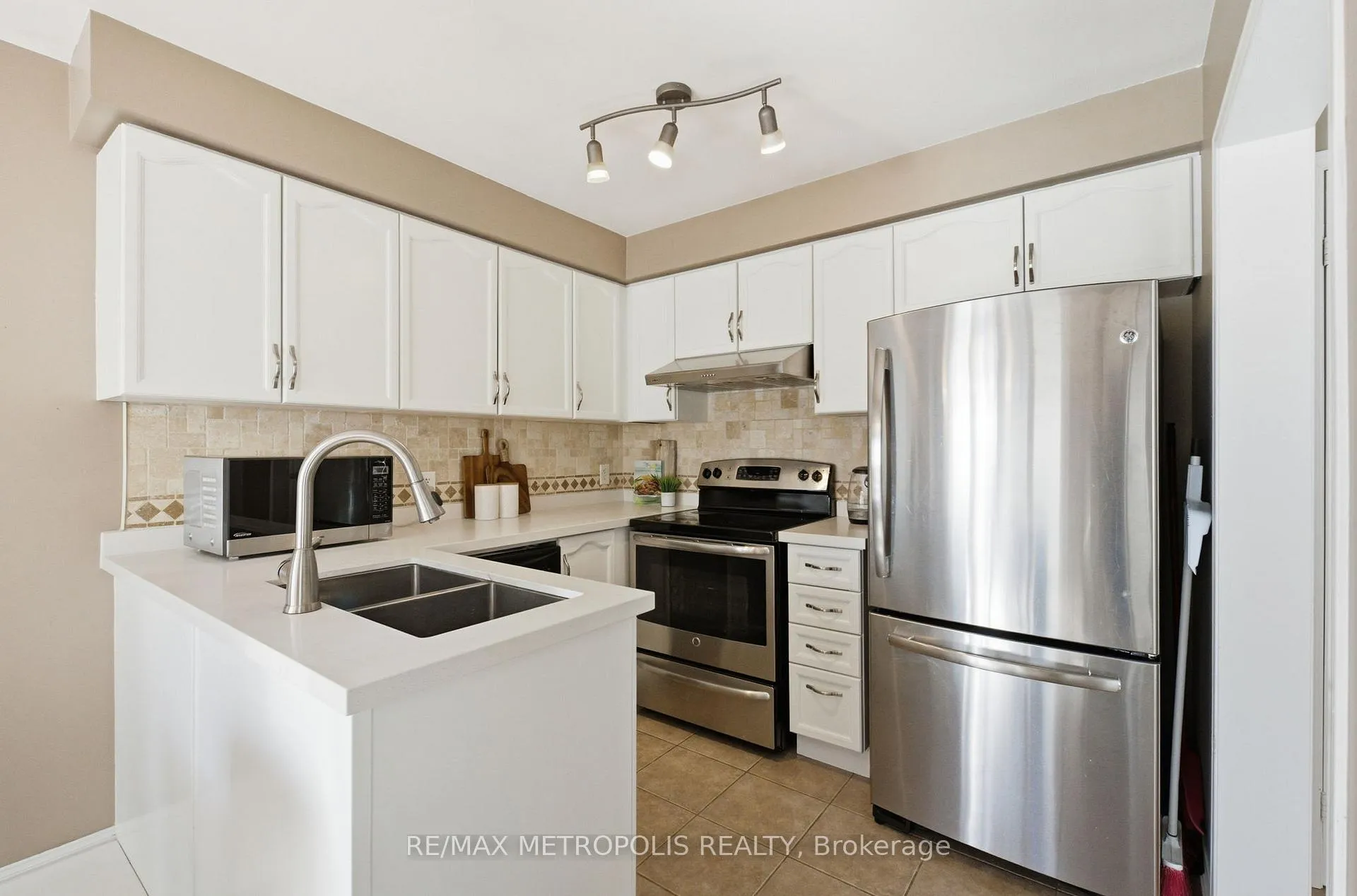 Photo 9 of 15 Boyd Crescent, Ajax, Northeast Ajax — HOMEH