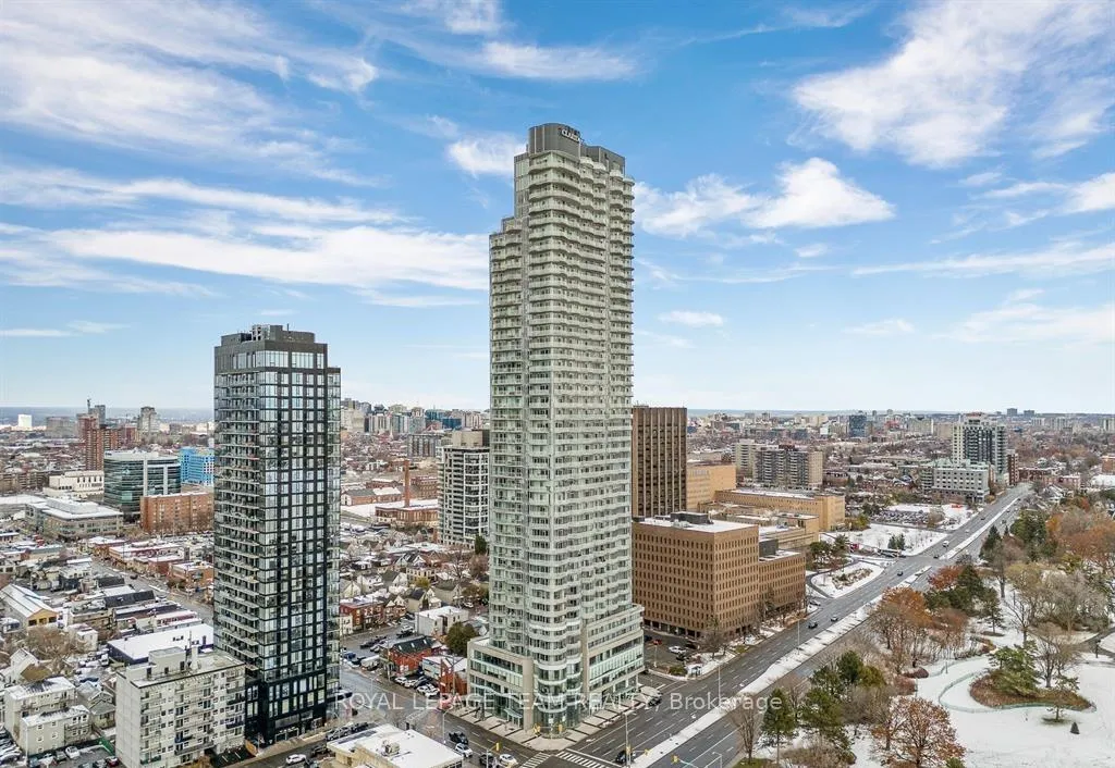 Front of Unit 1502, 805 Carling Avenue