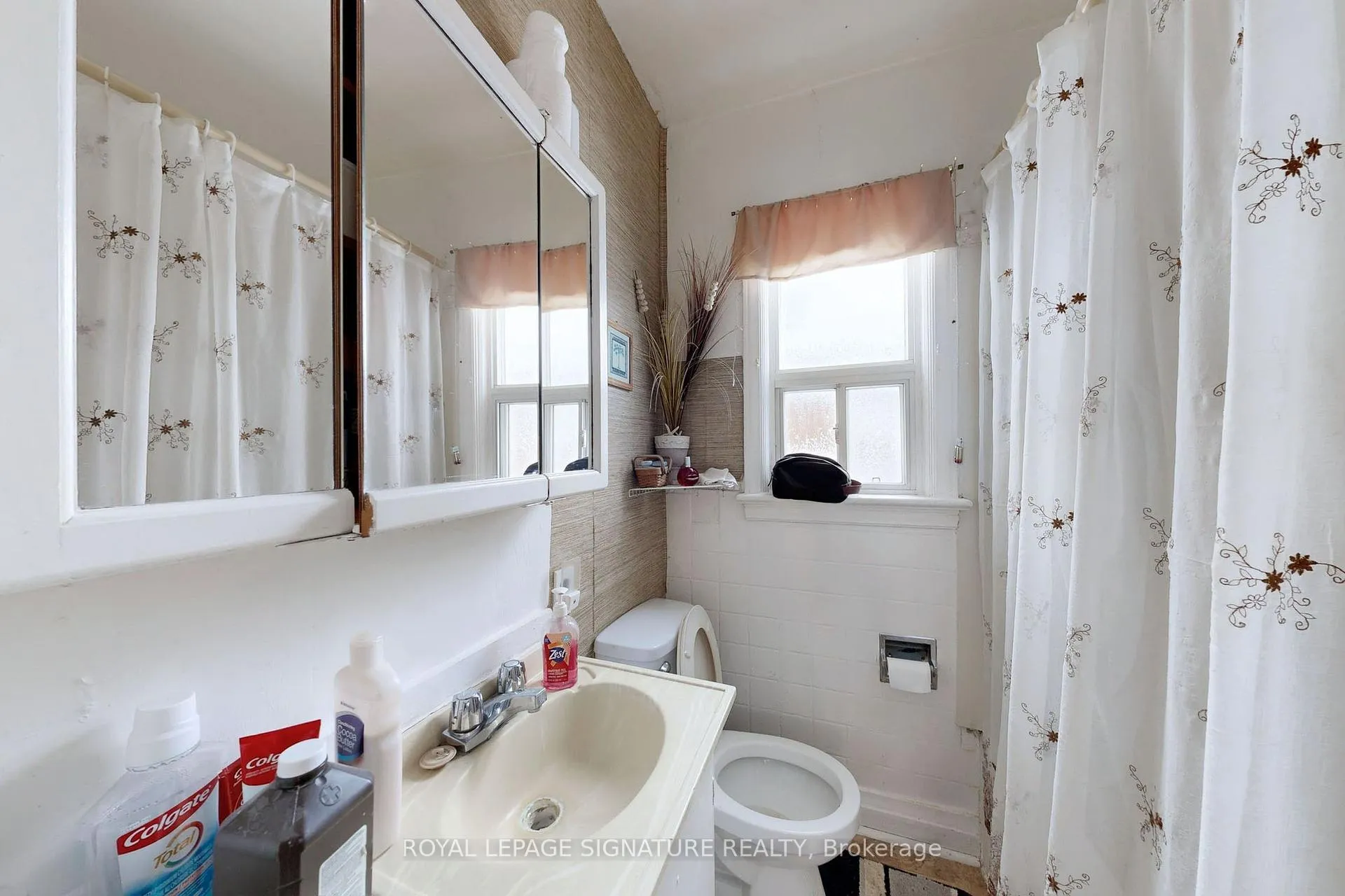 Photo 24 of 132 Phillip Avenue, Scarborough, Birchcliffe-Cliffside — HOMEH