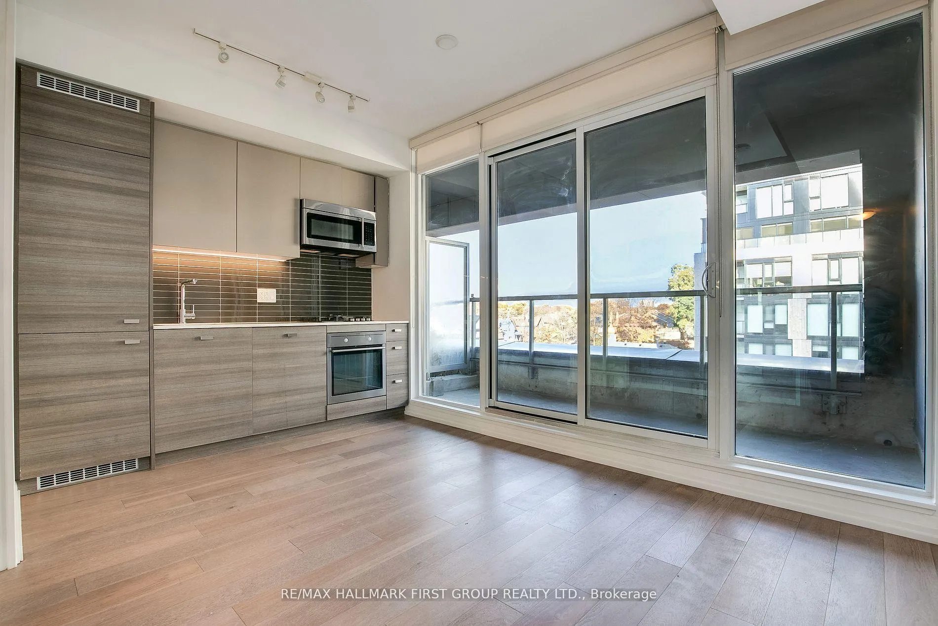 Photo 5 of Unit 401, 835 St Clair Avenue W, Toronto, Wychwood — HOMEH