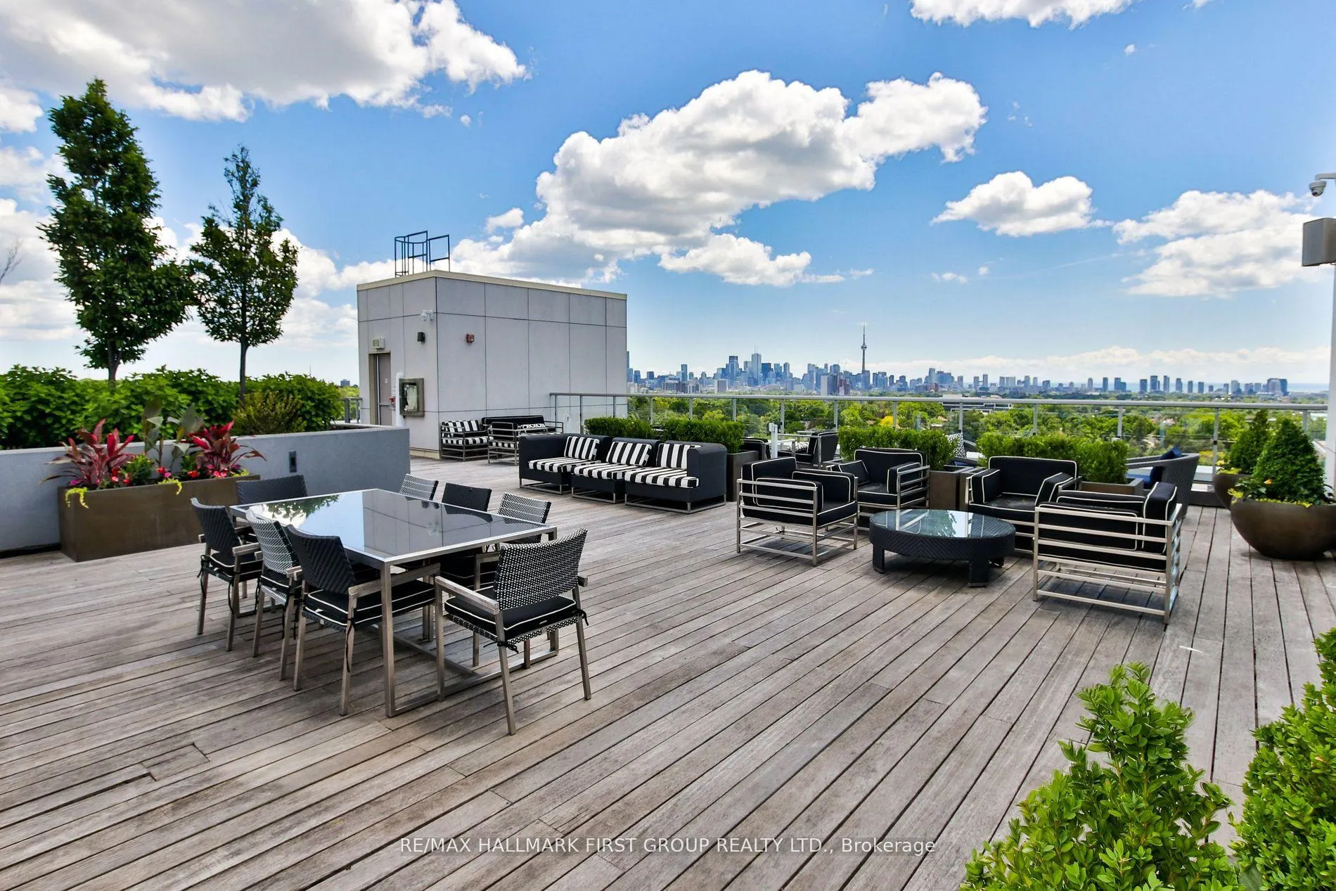 Photo 12 of Unit 401, 835 St Clair Avenue W, Toronto, Wychwood — HOMEH