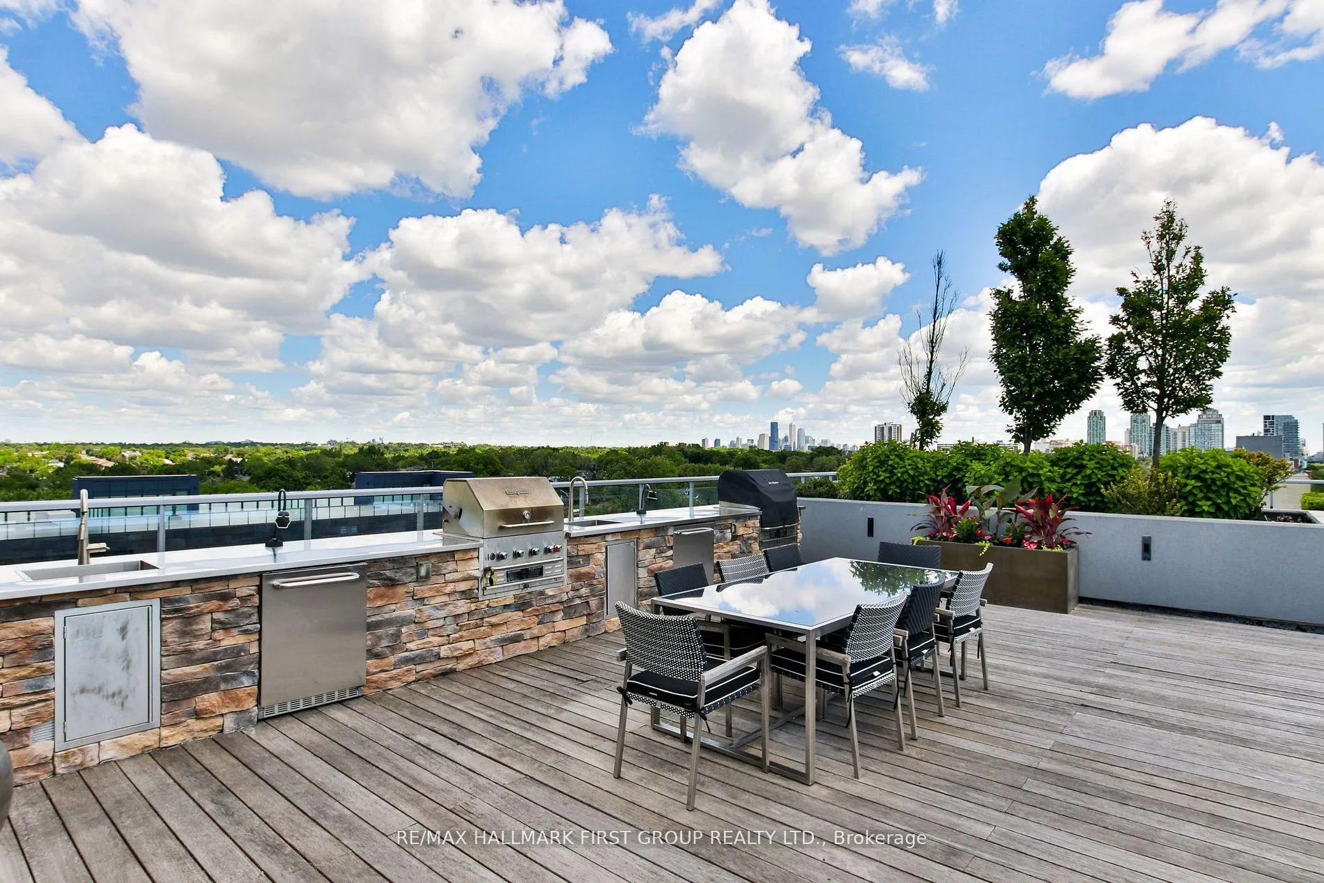 Photo 13 of Unit 401, 835 St Clair Avenue W, Toronto, Wychwood — HOMEH