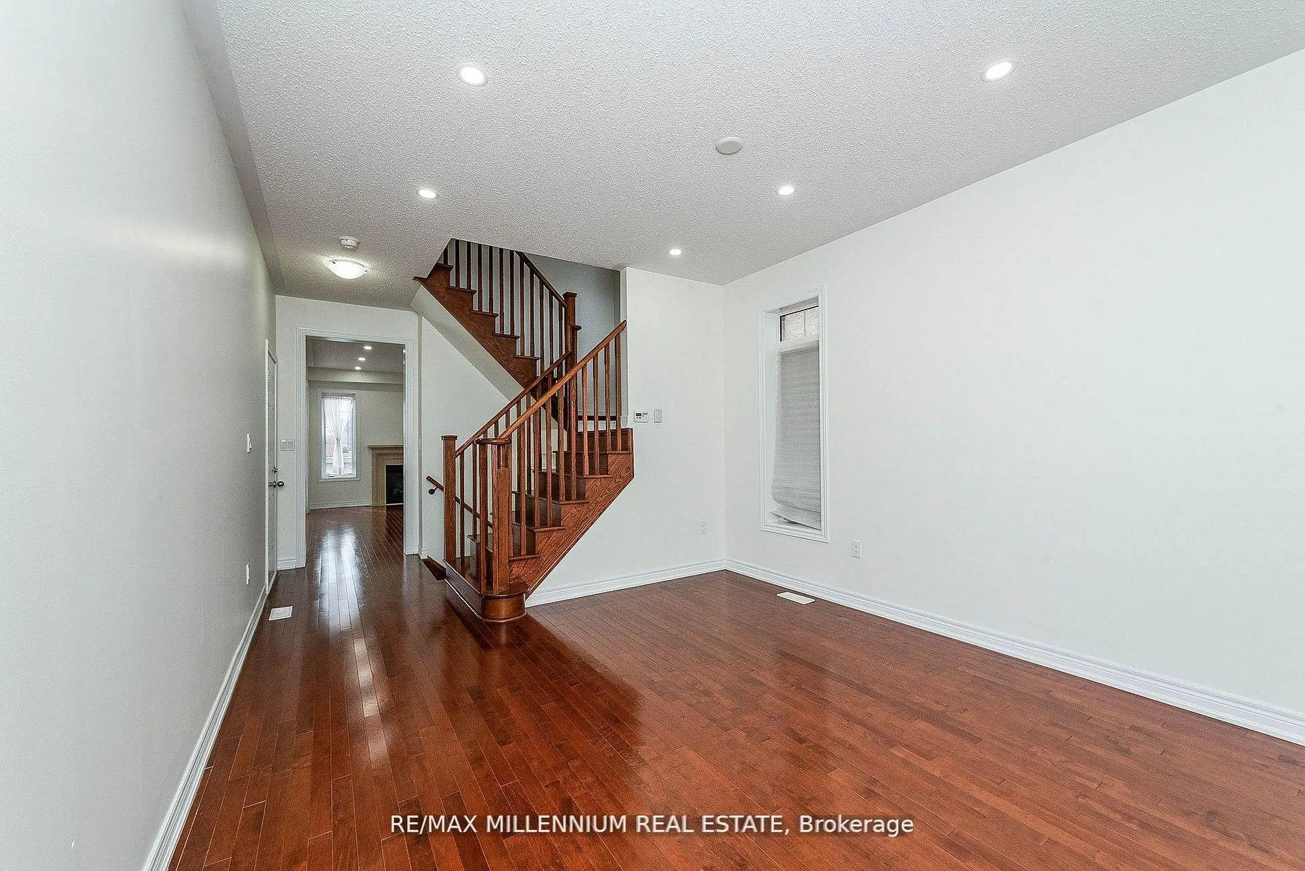 Photo 3 of 180 Pelee Avenue, Vaughan, Kleinburg — HOMEH
