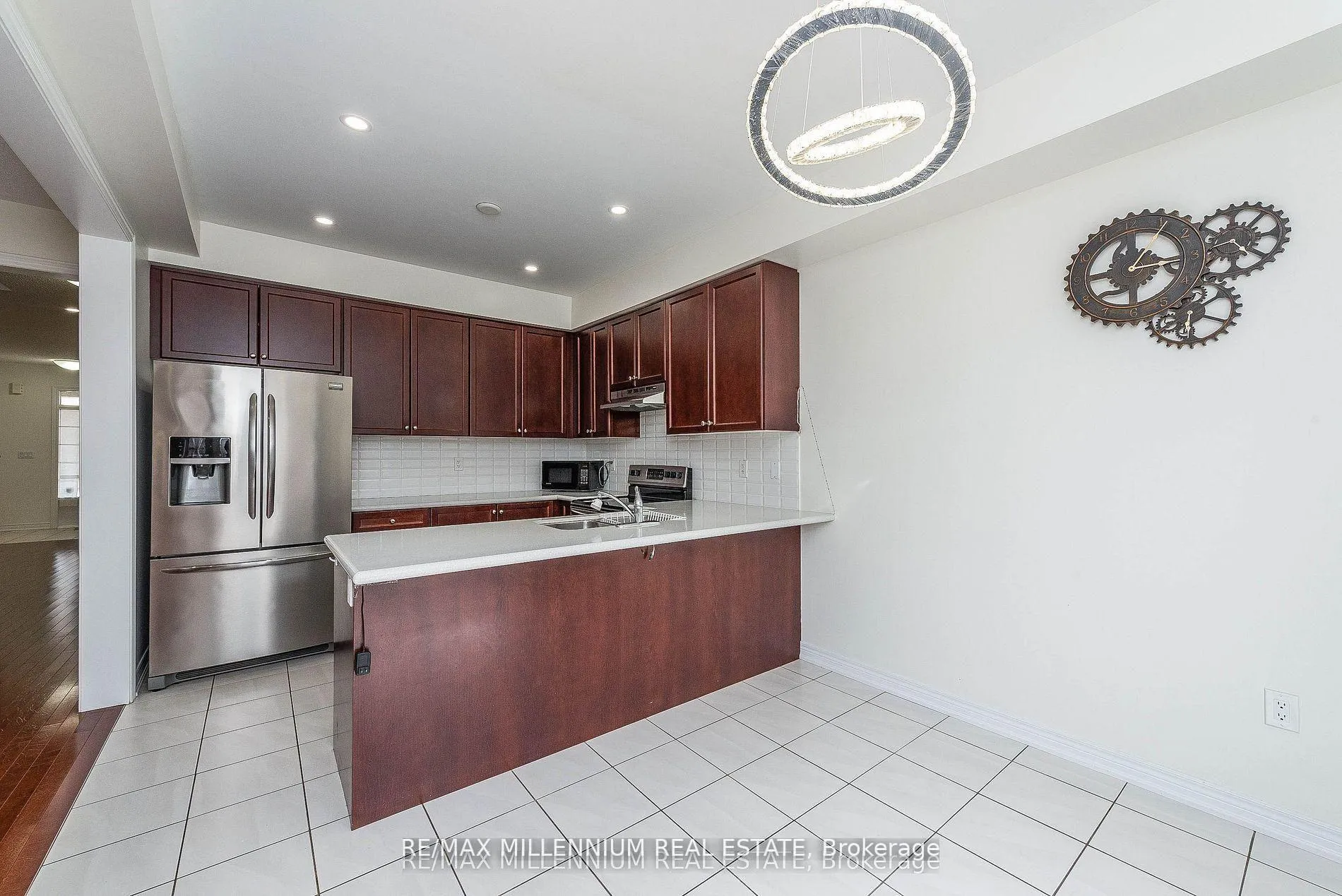 Photo 5 of 180 Pelee Avenue, Vaughan, Kleinburg — HOMEH