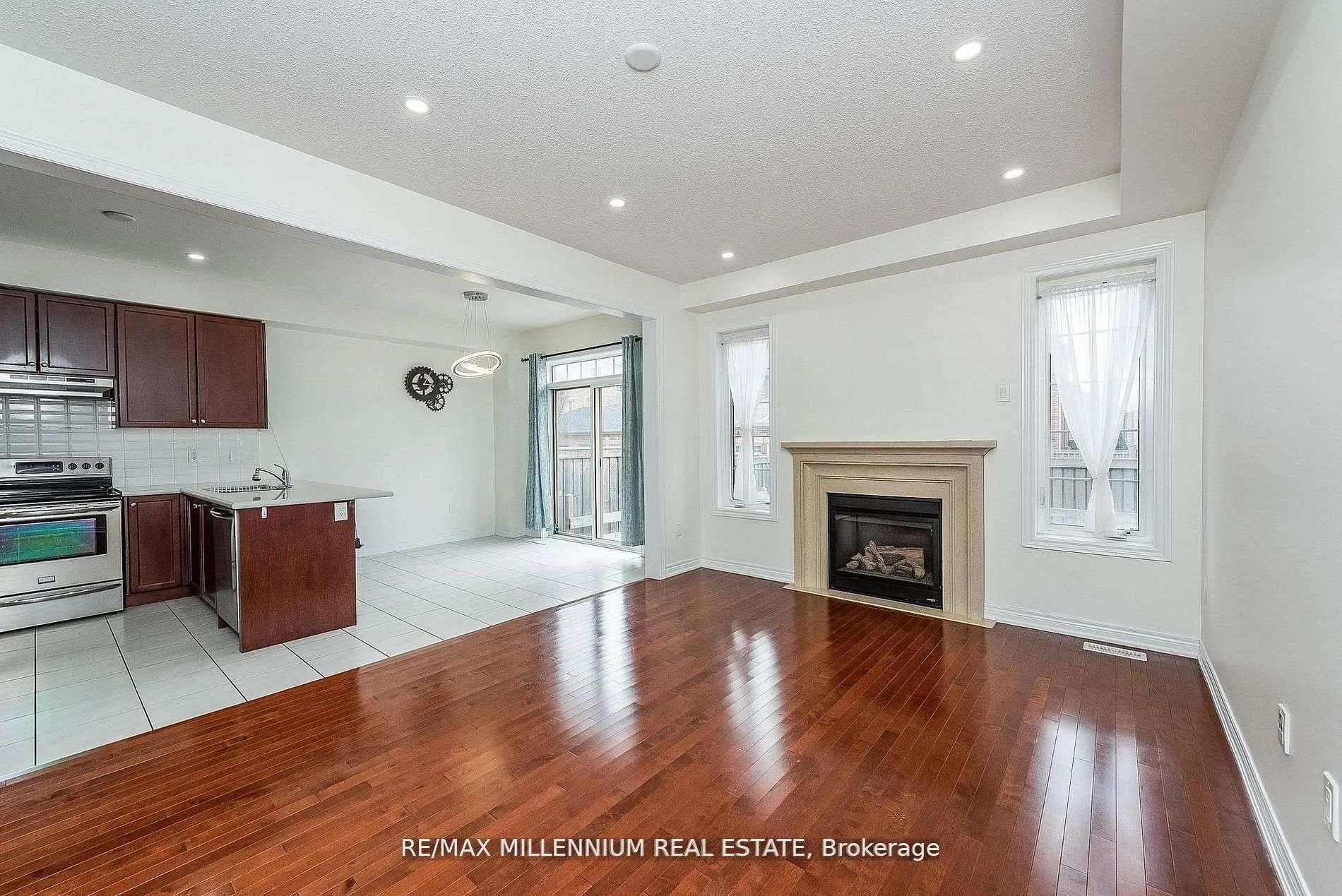 Photo 9 of 180 Pelee Avenue, Vaughan, Kleinburg — HOMEH