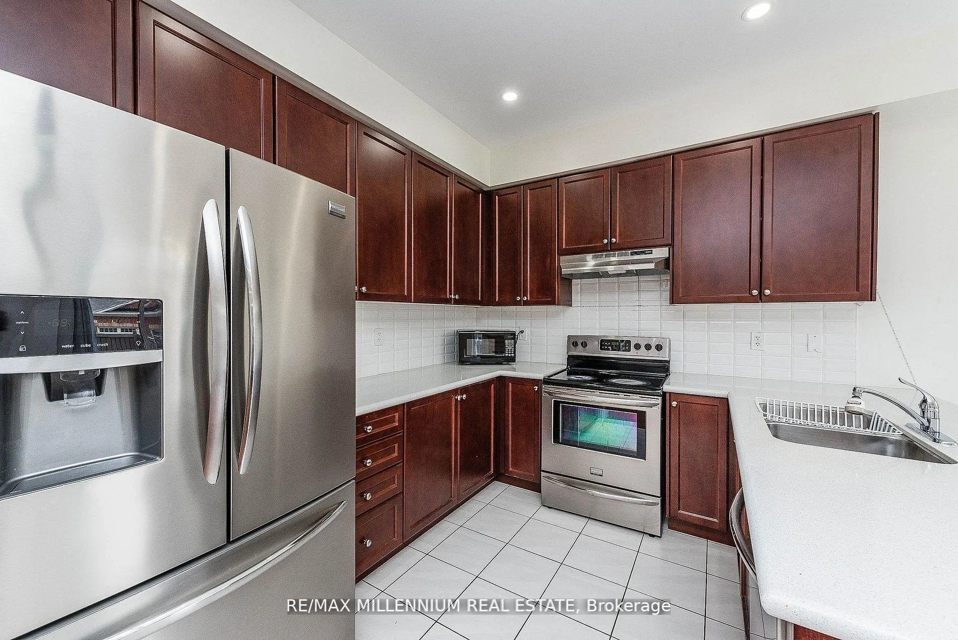 Photo 10 of 180 Pelee Avenue, Vaughan, Kleinburg — HOMEH