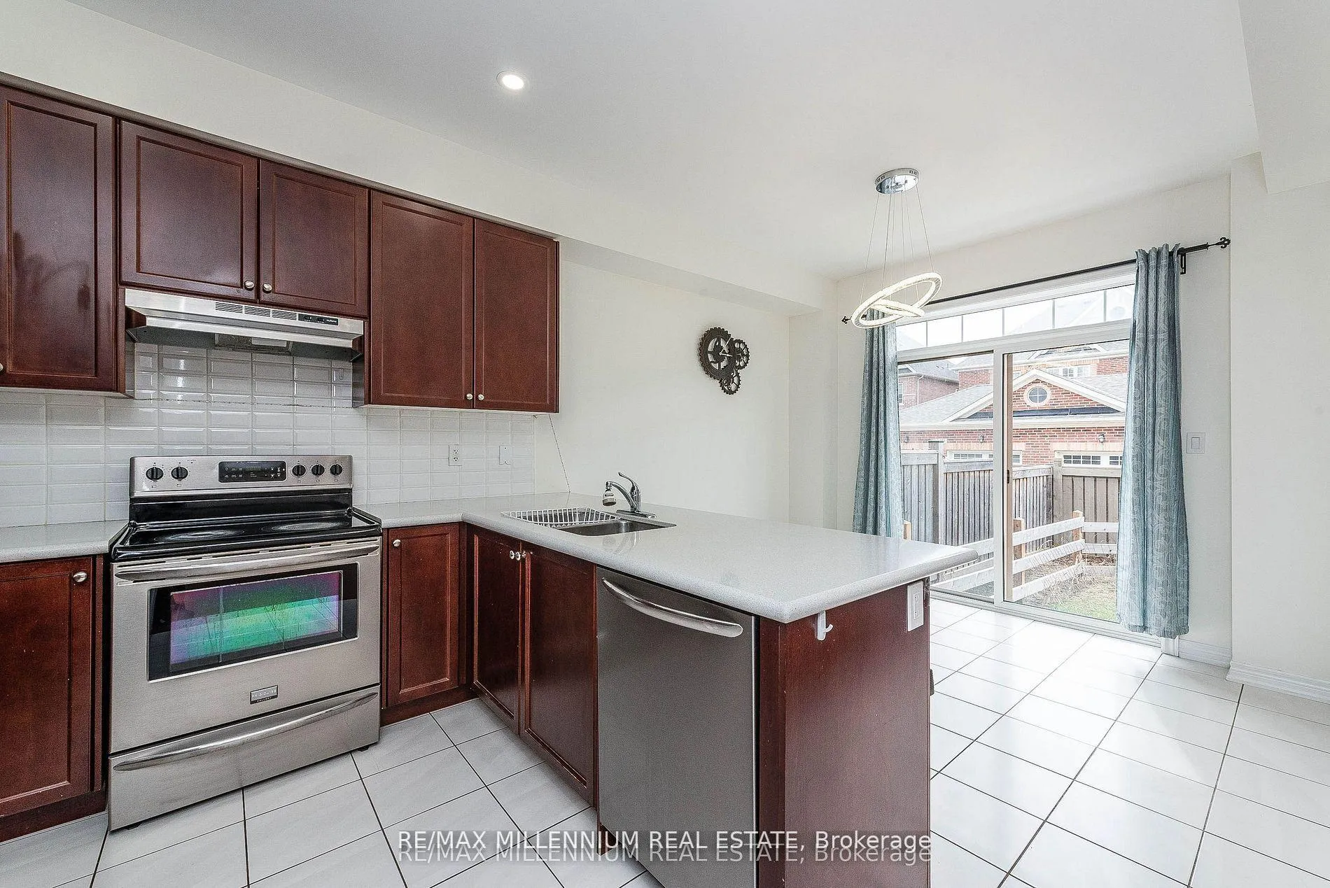 Photo 11 of 180 Pelee Avenue, Vaughan, Kleinburg — HOMEH