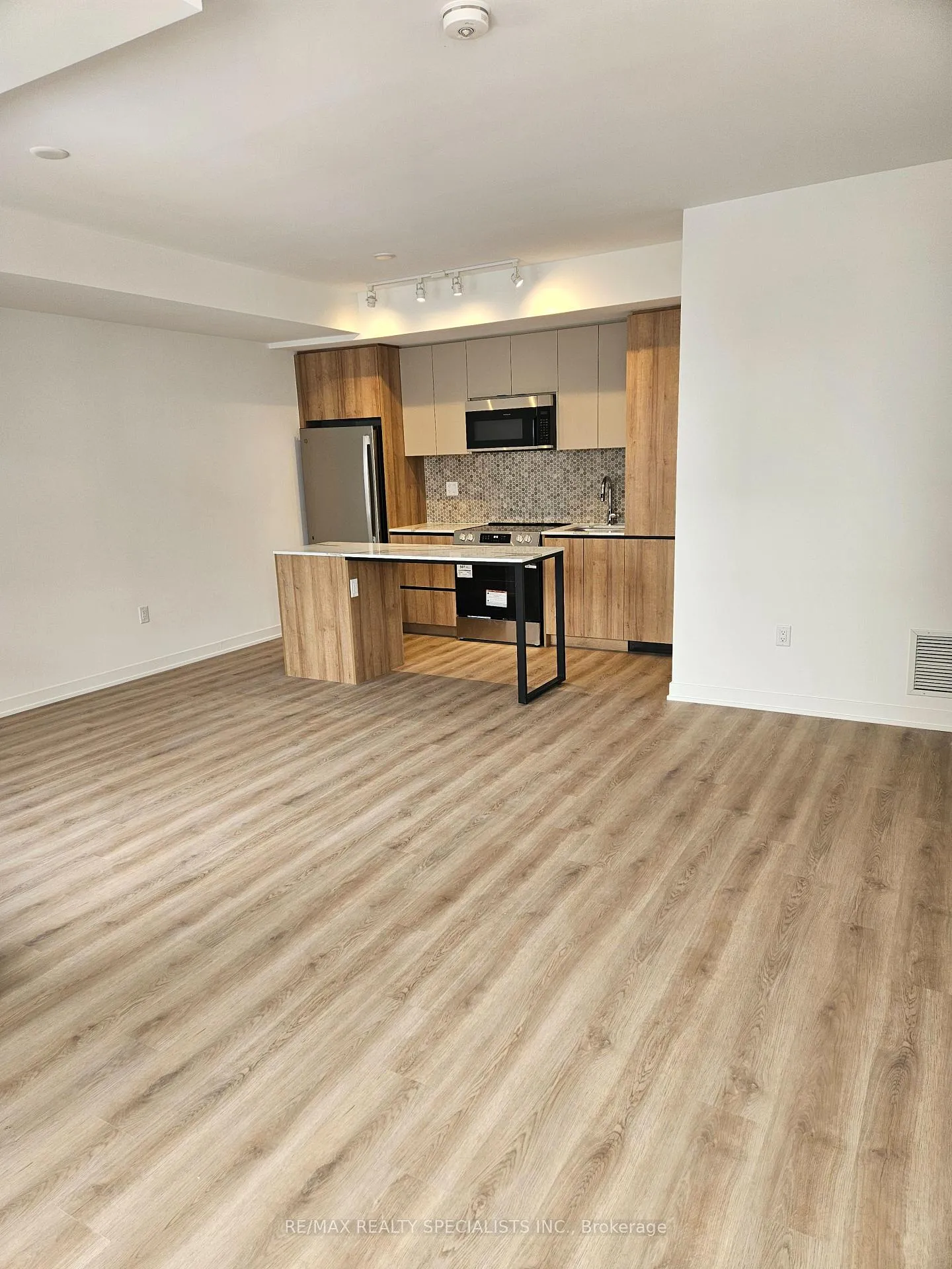 Photo 6 of Unit 218, 50 All Nations Drive, Brampton, Northwest Brampton — HOMEH