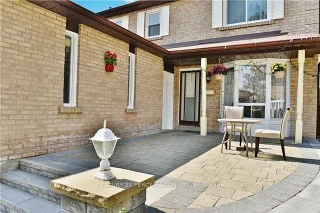 Photo 2 of 24 Charlton Crescent, Ajax, South West — HOMEH