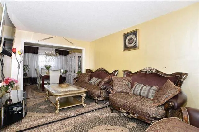 Photo 4 of 24 Charlton Crescent, Ajax, South West — HOMEH