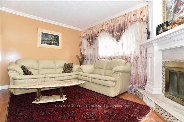 Photo 9 of 24 Charlton Crescent, Ajax, South West — HOMEH
