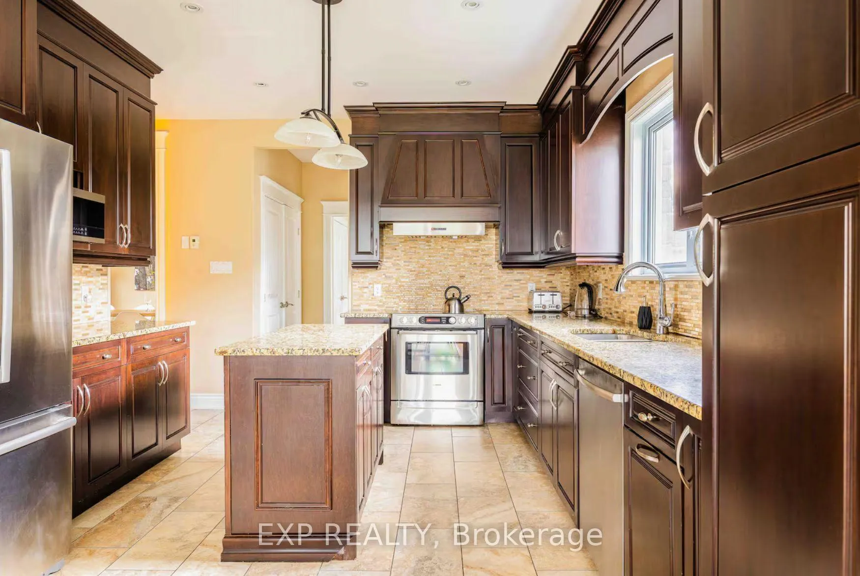 Photo 9 of 106 Issam Street, Ottawa, Upper Hunt Club — HOMEH