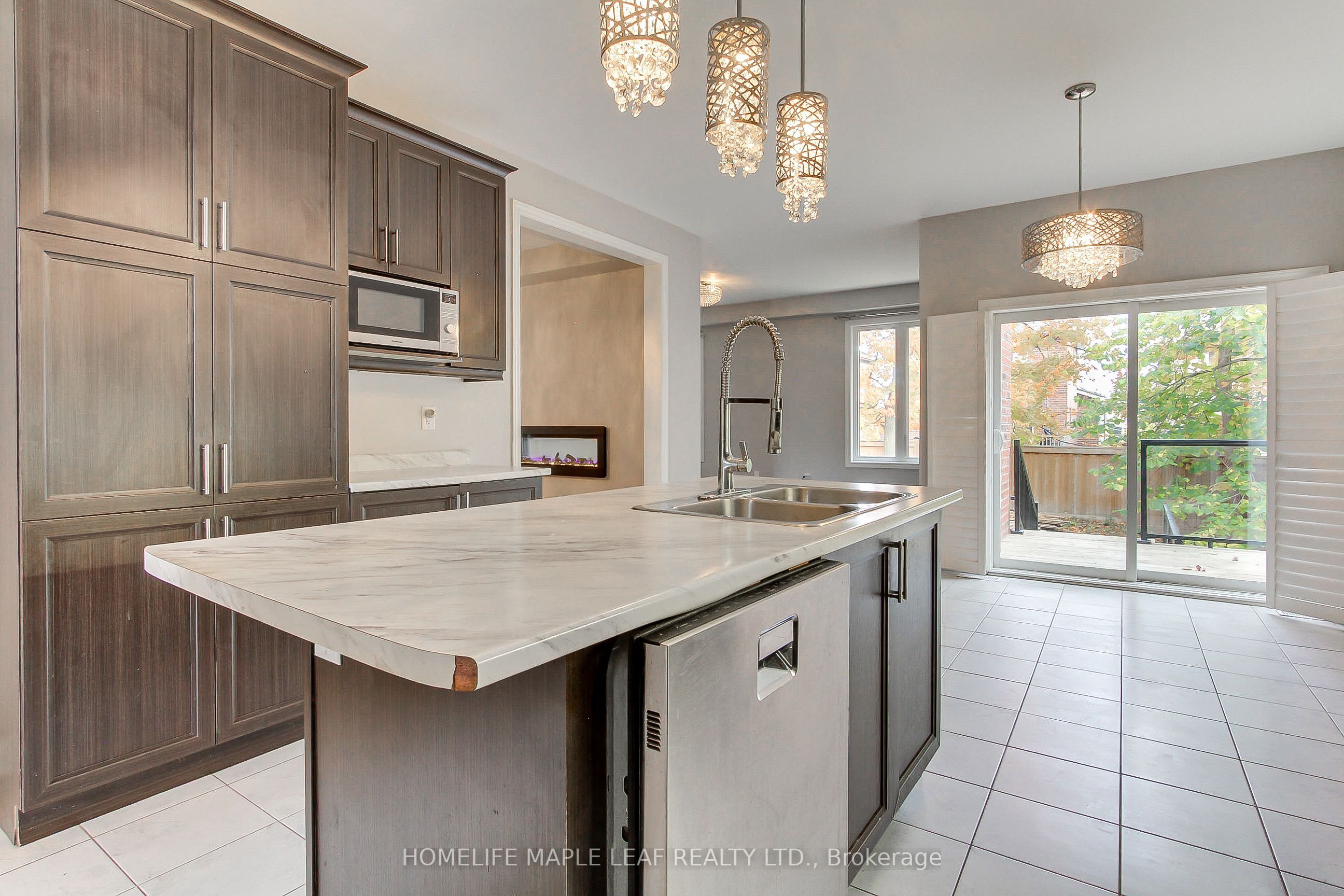 Photo 8 of 2180 Dawson Crescent, Innisfil, Alcona — HOMEH