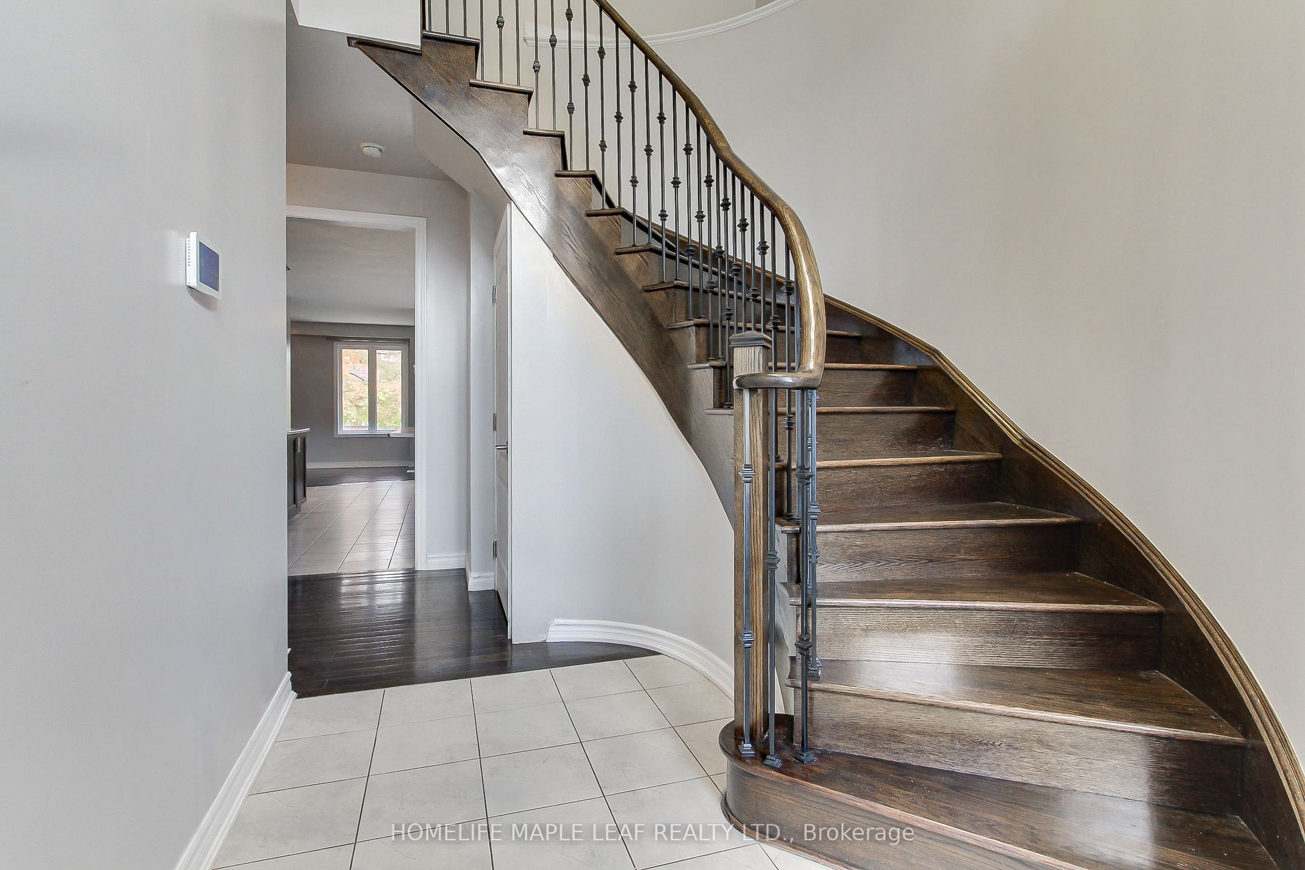 Photo 4 of 2180 Dawson Crescent, Innisfil, Alcona — HOMEH