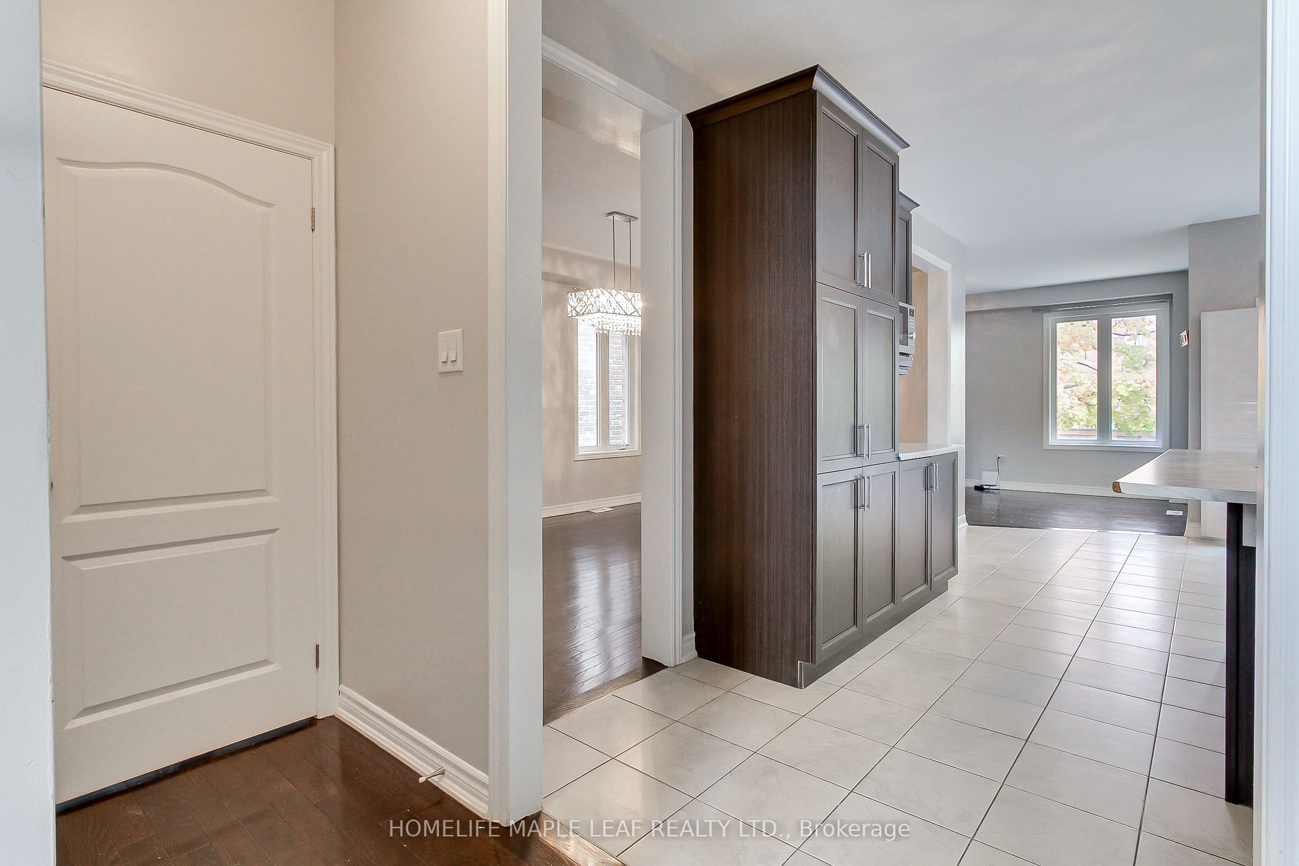 Photo 5 of 2180 Dawson Crescent, Innisfil, Alcona — HOMEH