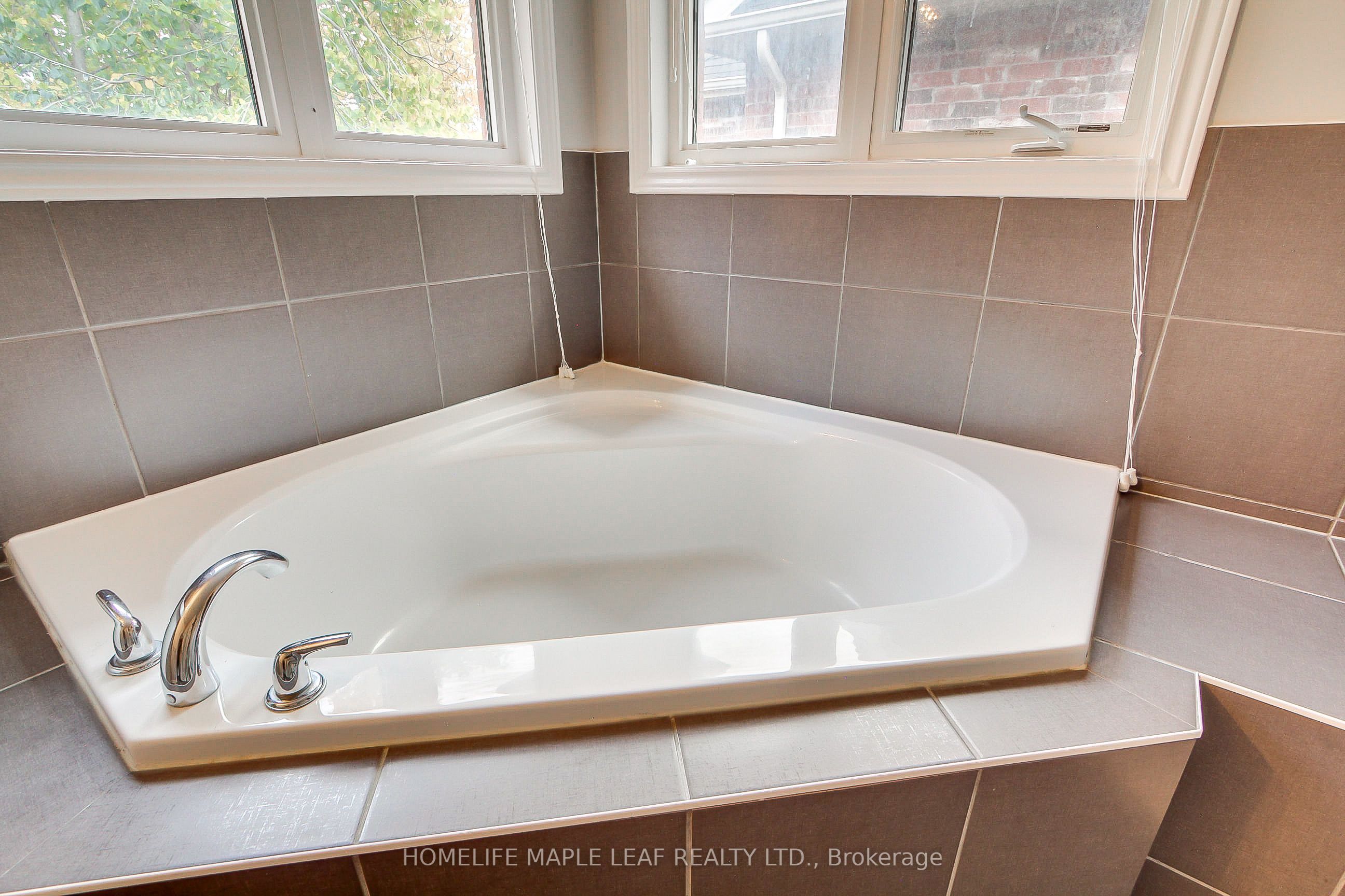 Photo 30 of 2180 Dawson Crescent, Innisfil, Alcona — HOMEH