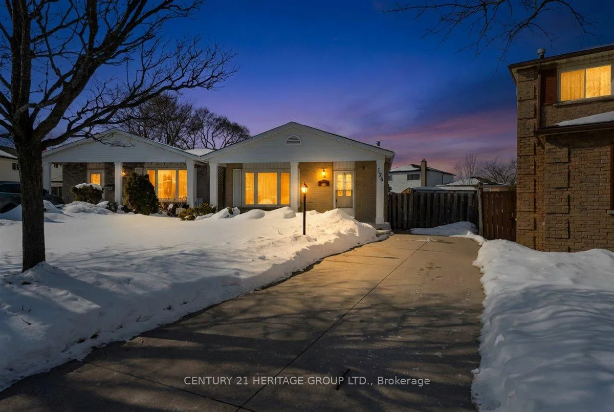 Photo 2 of 126 Garden Crescent, Hamilton, Burkholme — HOMEH