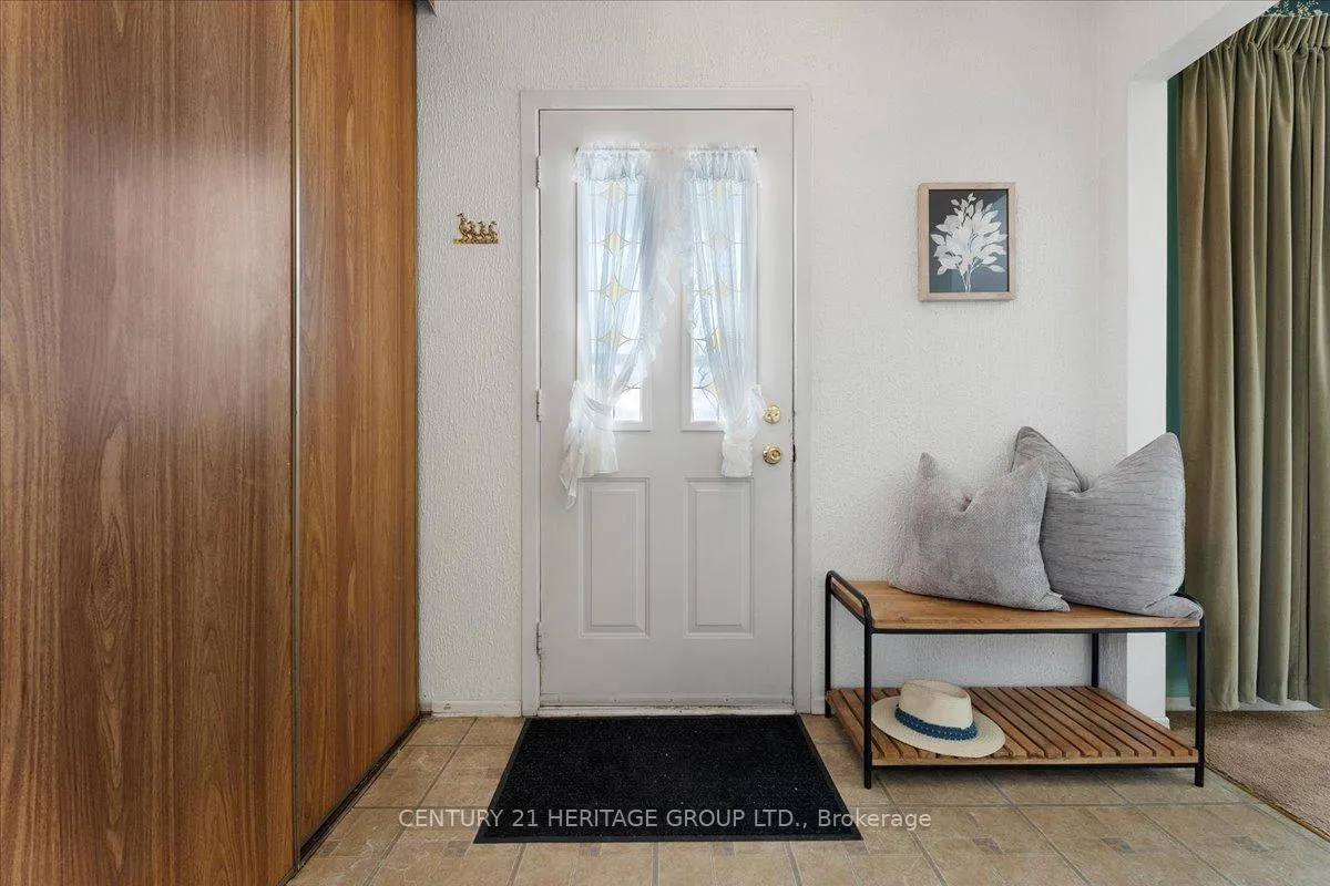 Photo 4 of 126 Garden Crescent, Hamilton, Burkholme — HOMEH