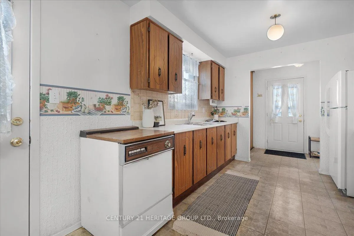 Photo 15 of 126 Garden Crescent, Hamilton, Burkholme — HOMEH