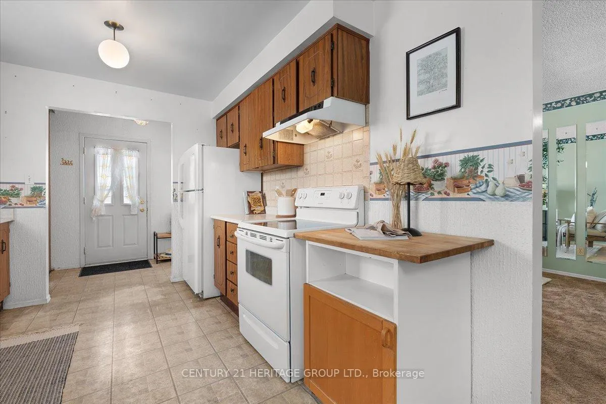 Photo 16 of 126 Garden Crescent, Hamilton, Burkholme — HOMEH