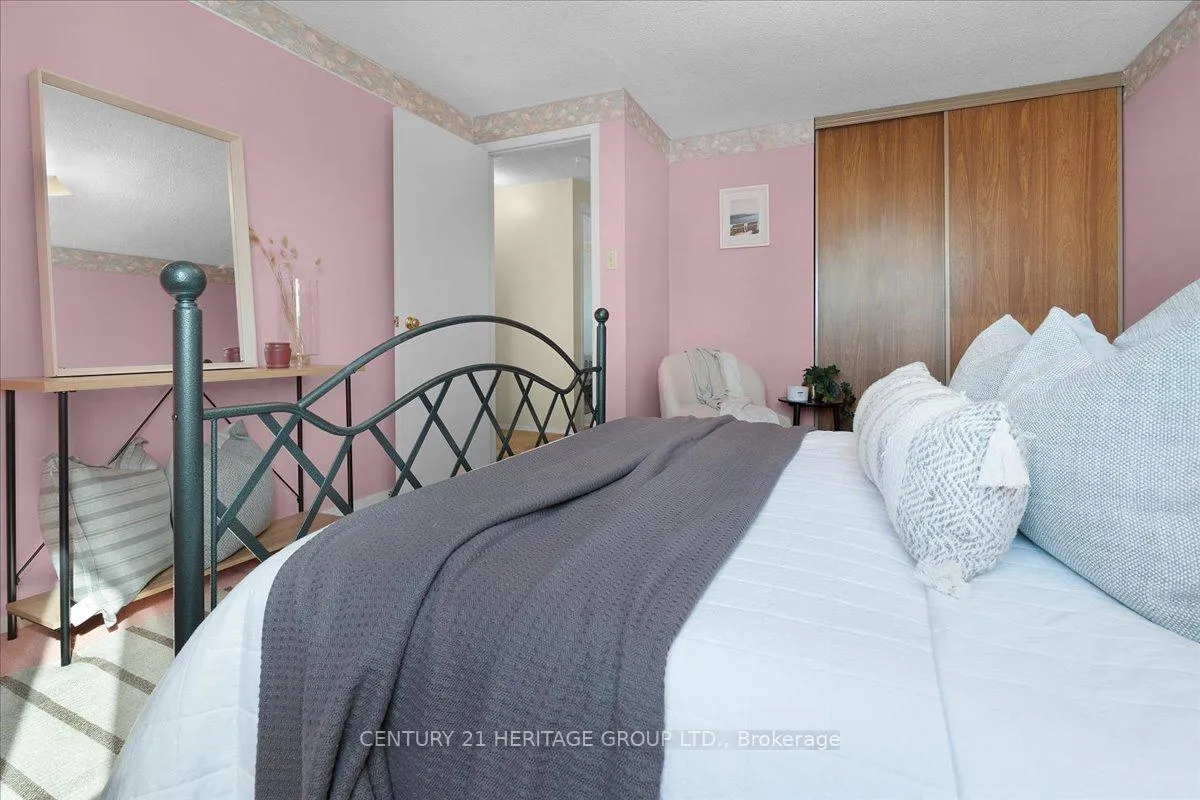 Photo 23 of 126 Garden Crescent, Hamilton, Burkholme — HOMEH