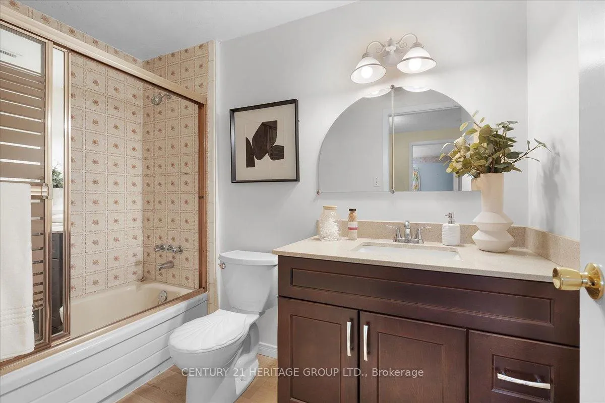 Photo 24 of 126 Garden Crescent, Hamilton, Burkholme — HOMEH