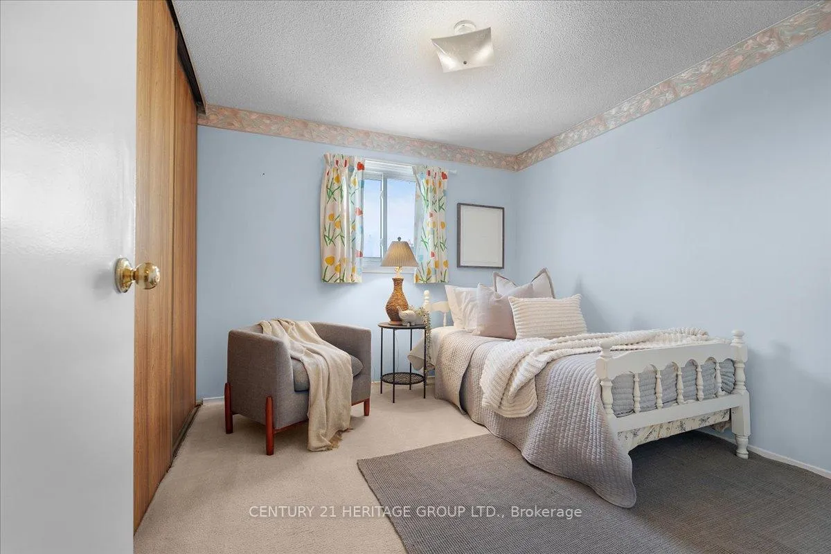 Photo 25 of 126 Garden Crescent, Hamilton, Burkholme — HOMEH