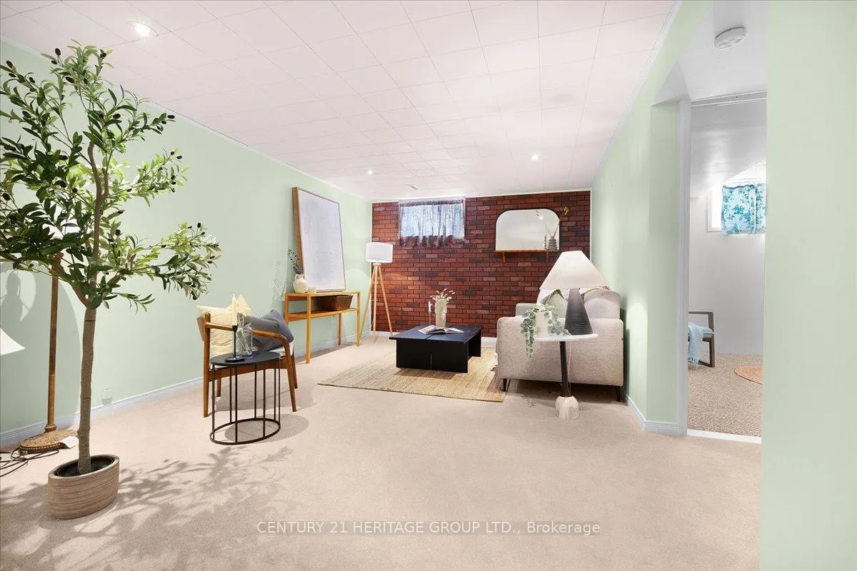 Photo 30 of 126 Garden Crescent, Hamilton, Burkholme — HOMEH