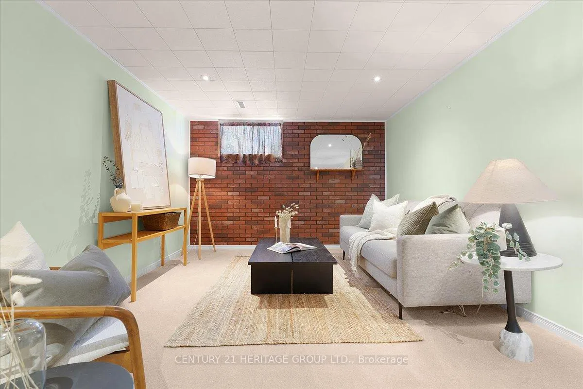 Photo 32 of 126 Garden Crescent, Hamilton, Burkholme — HOMEH