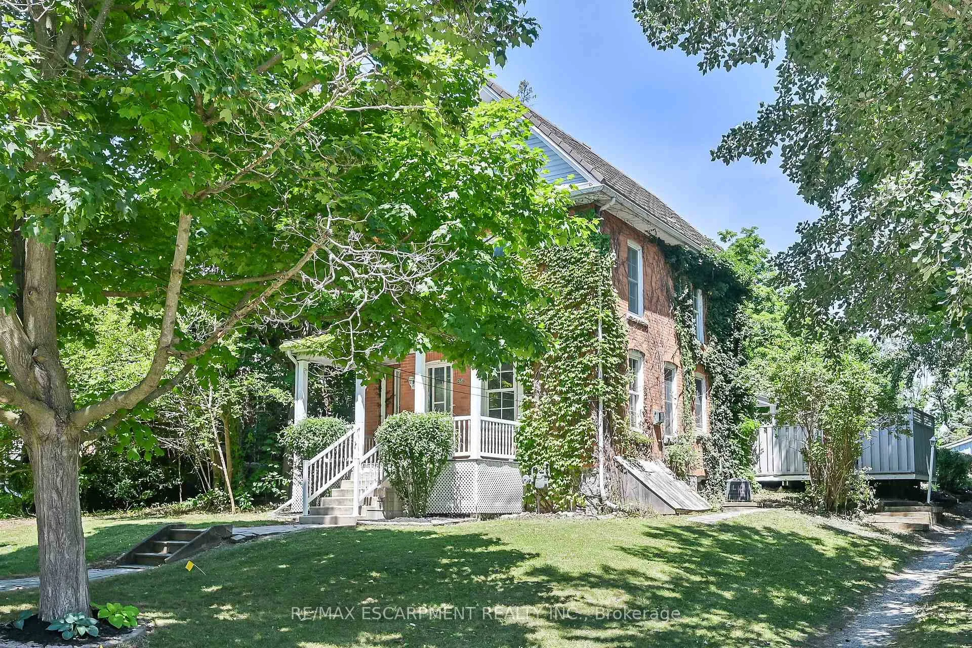 Photo 3 of 94 Sutherland Street W, Haldimand — HOMEH