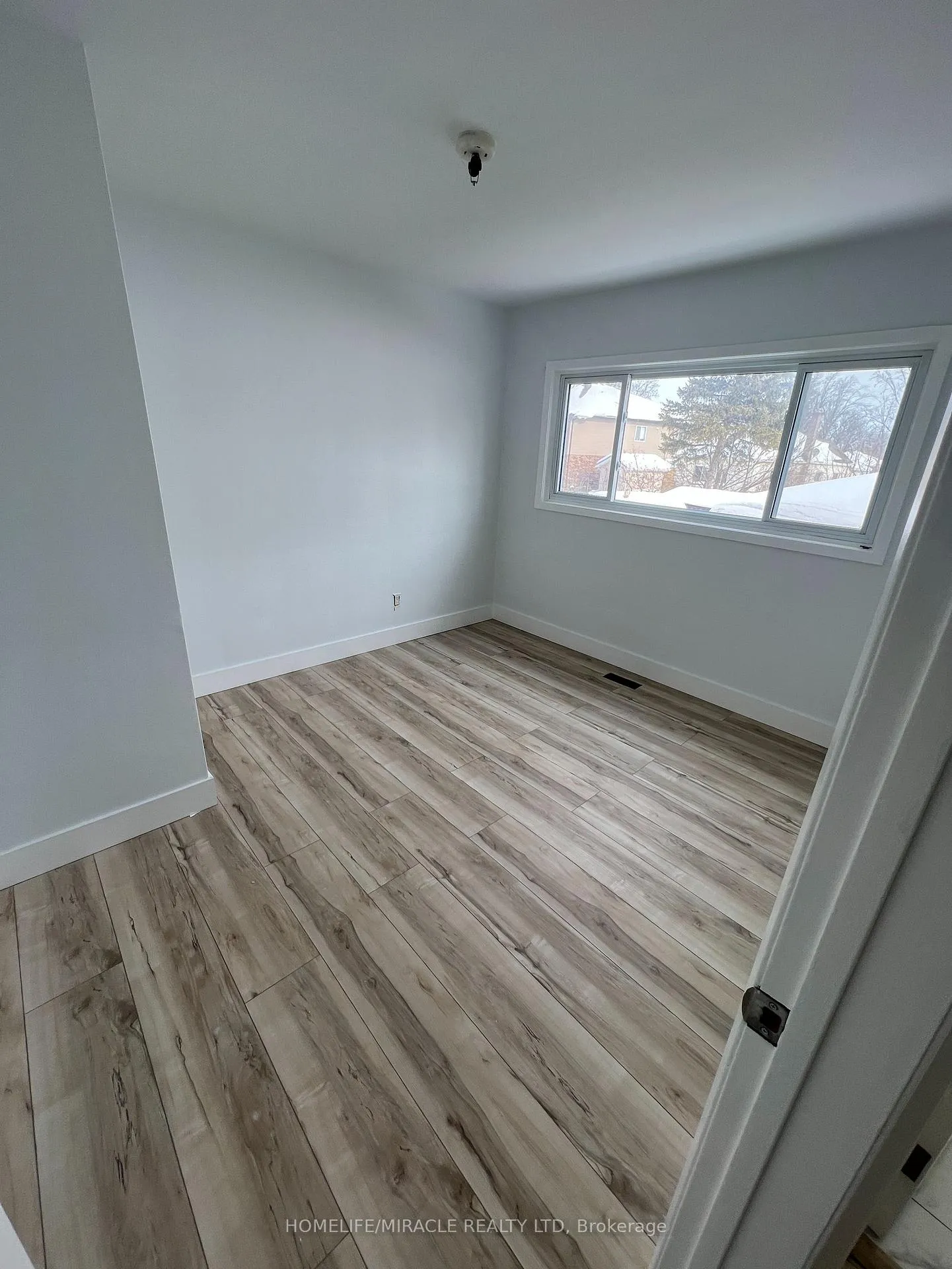 Photo 5 of Unit Unit 2, 270 Clifton Road, Kitchener — HOMEH