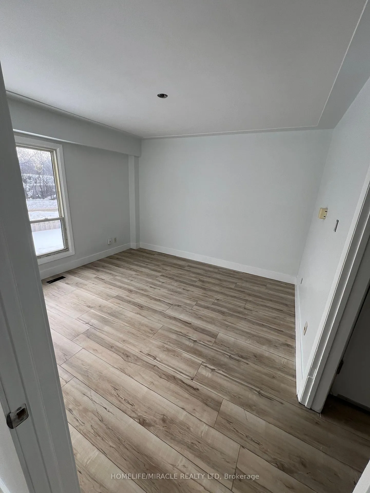 Photo 9 of Unit Unit 2, 270 Clifton Road, Kitchener — HOMEH