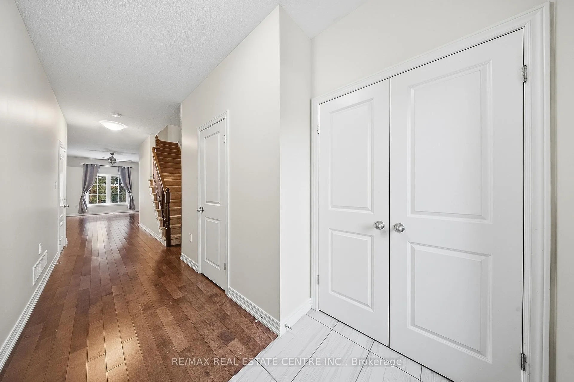 Photo 8 of Unit 3, 43 Kerman Avenue, Grimsby, Grimsby Beach — HOMEH