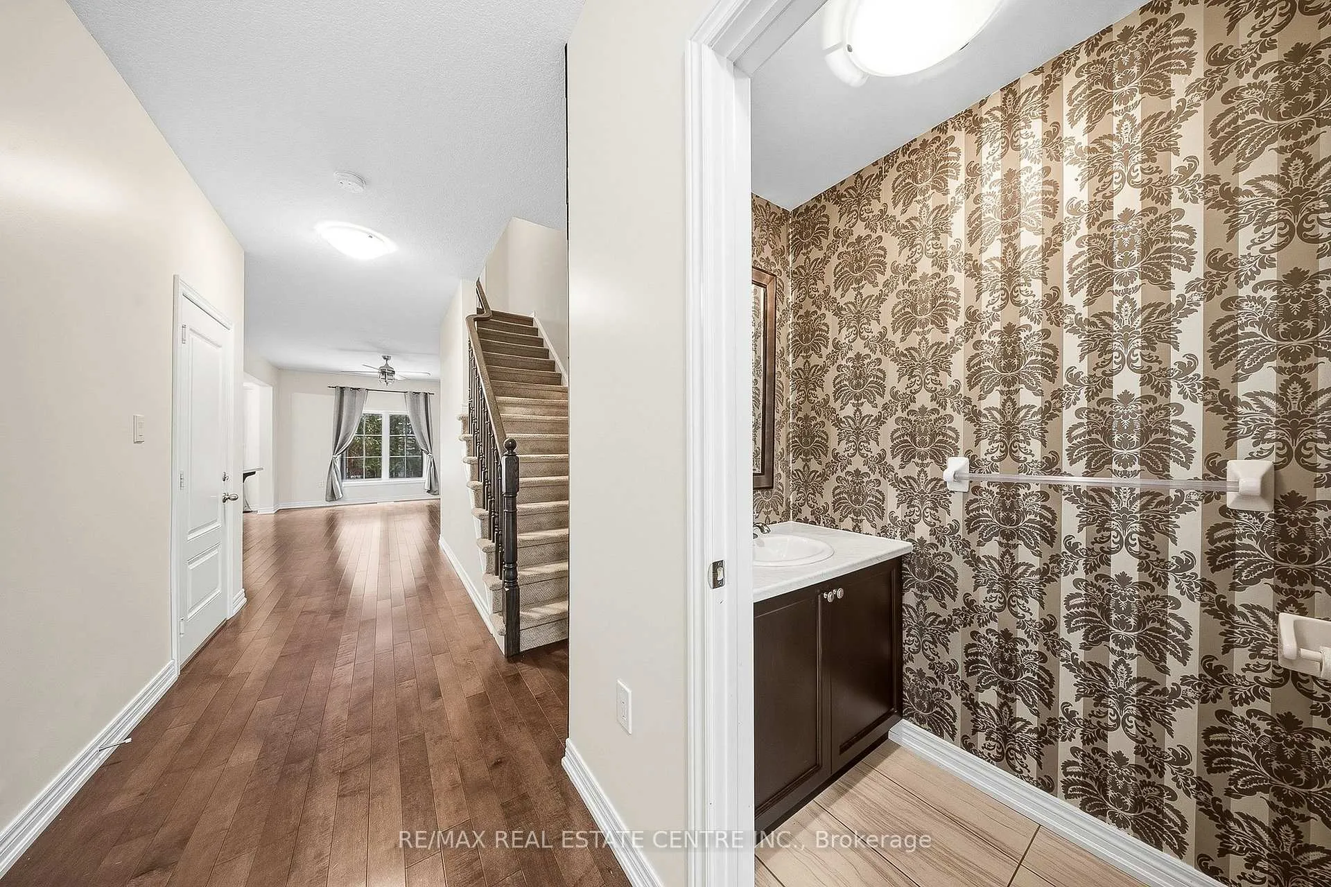 Photo 9 of Unit 3, 43 Kerman Avenue, Grimsby, Grimsby Beach — HOMEH