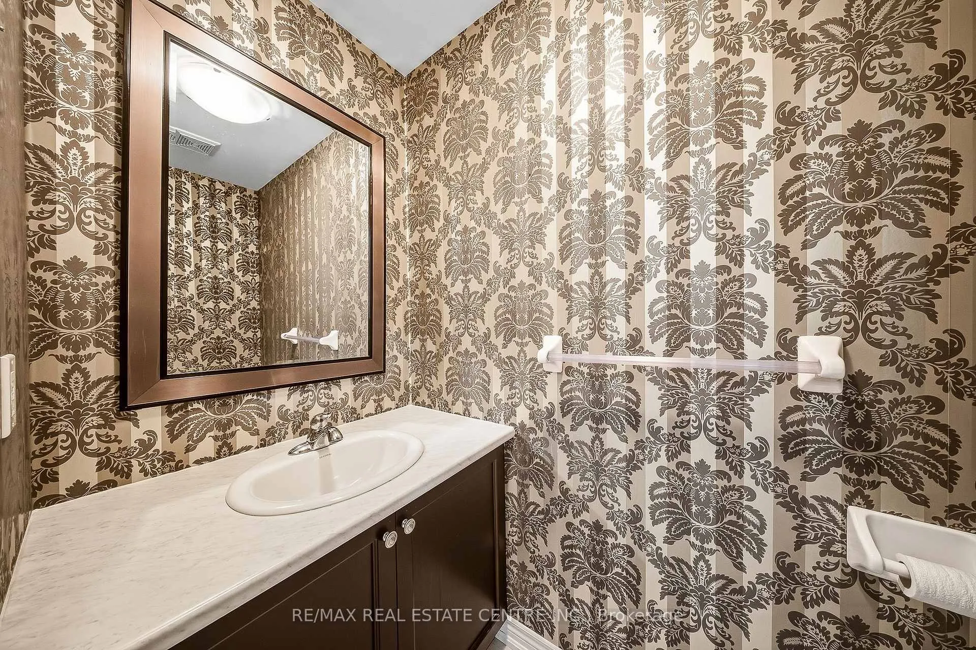 Photo 10 of Unit 3, 43 Kerman Avenue, Grimsby, Grimsby Beach — HOMEH