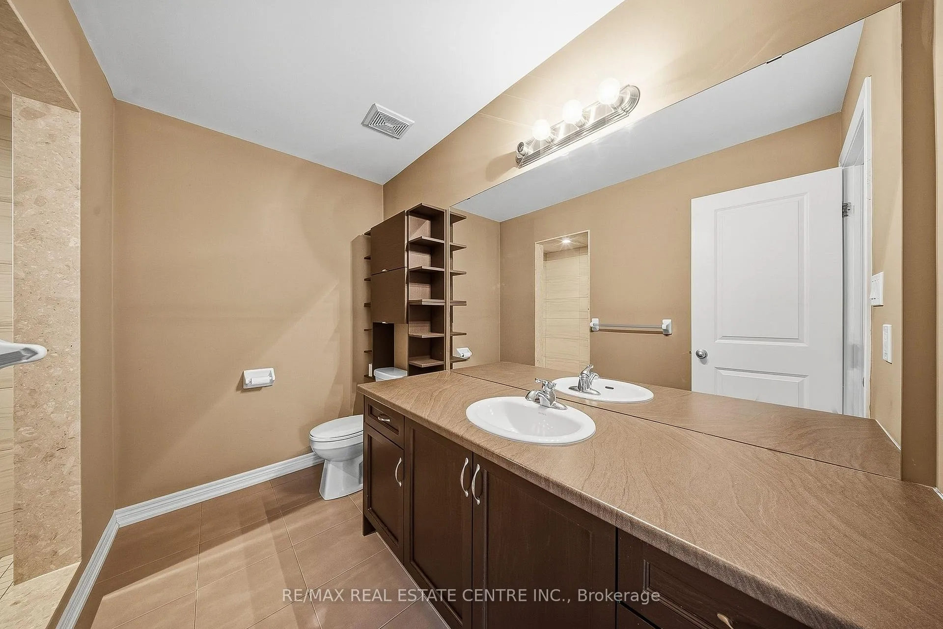 Photo 29 of Unit 3, 43 Kerman Avenue, Grimsby, Grimsby Beach — HOMEH