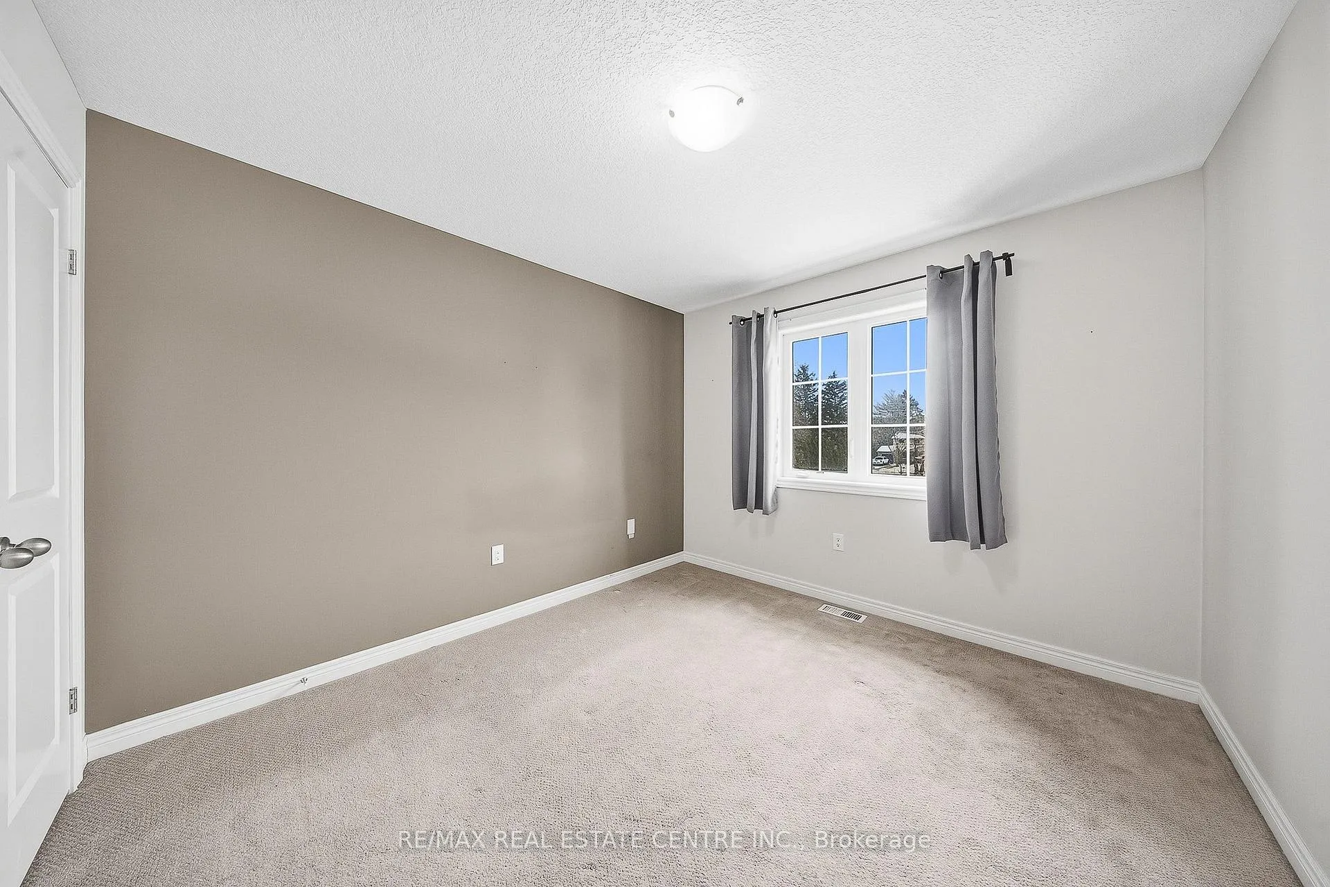 Photo 31 of Unit 3, 43 Kerman Avenue, Grimsby, Grimsby Beach — HOMEH