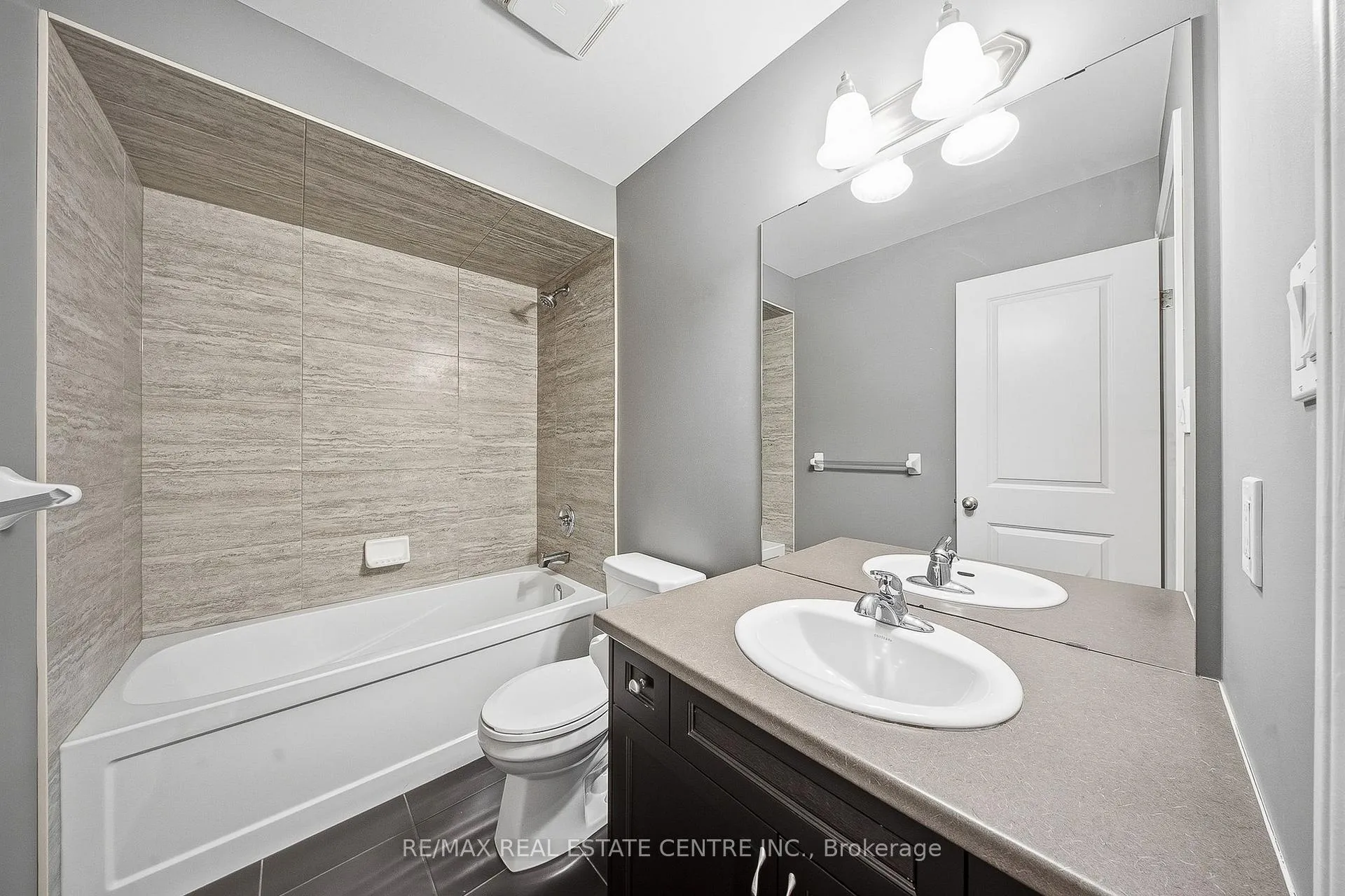 Photo 36 of Unit 3, 43 Kerman Avenue, Grimsby, Grimsby Beach — HOMEH