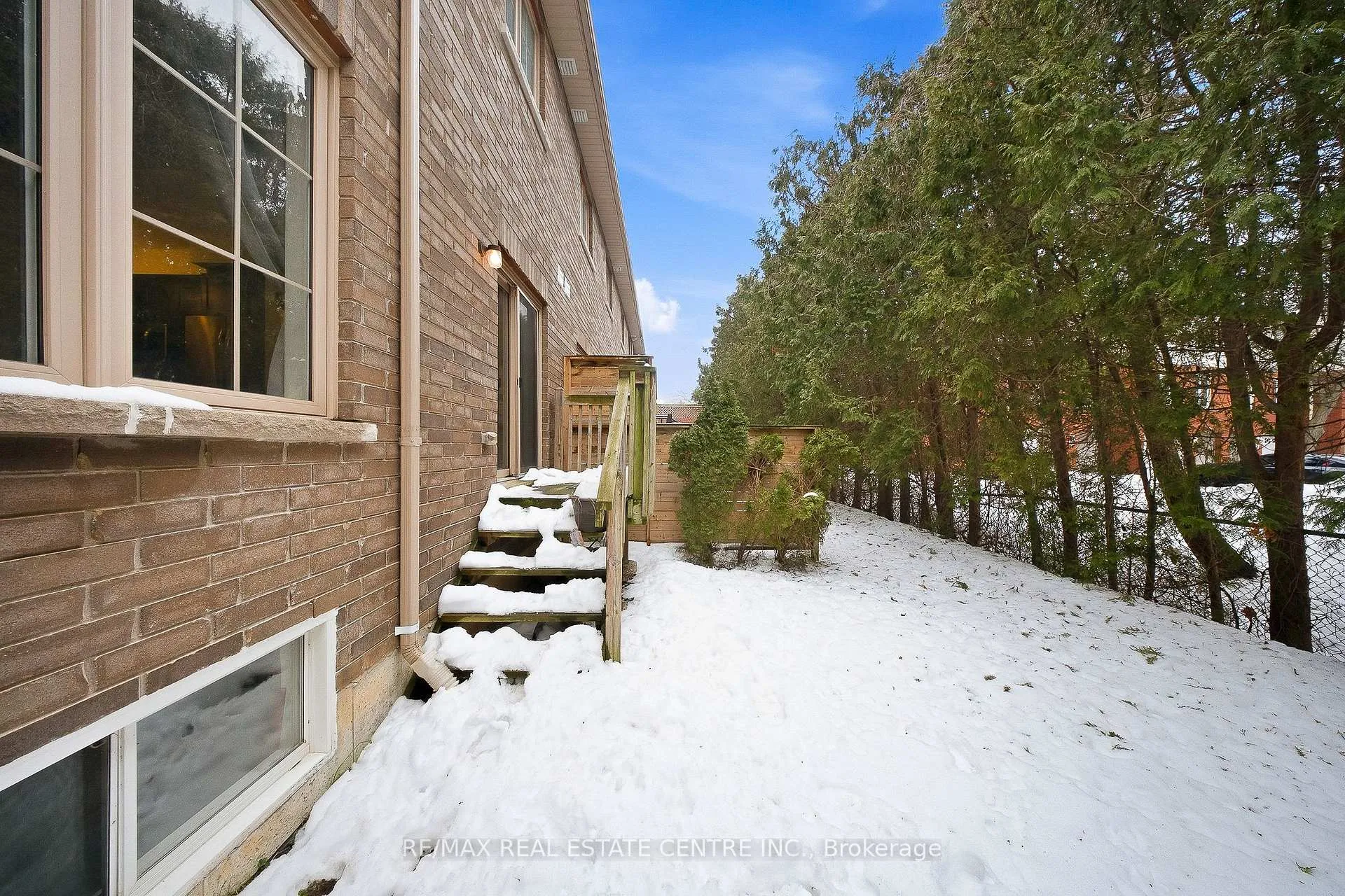 Photo 42 of Unit 3, 43 Kerman Avenue, Grimsby, Grimsby Beach — HOMEH