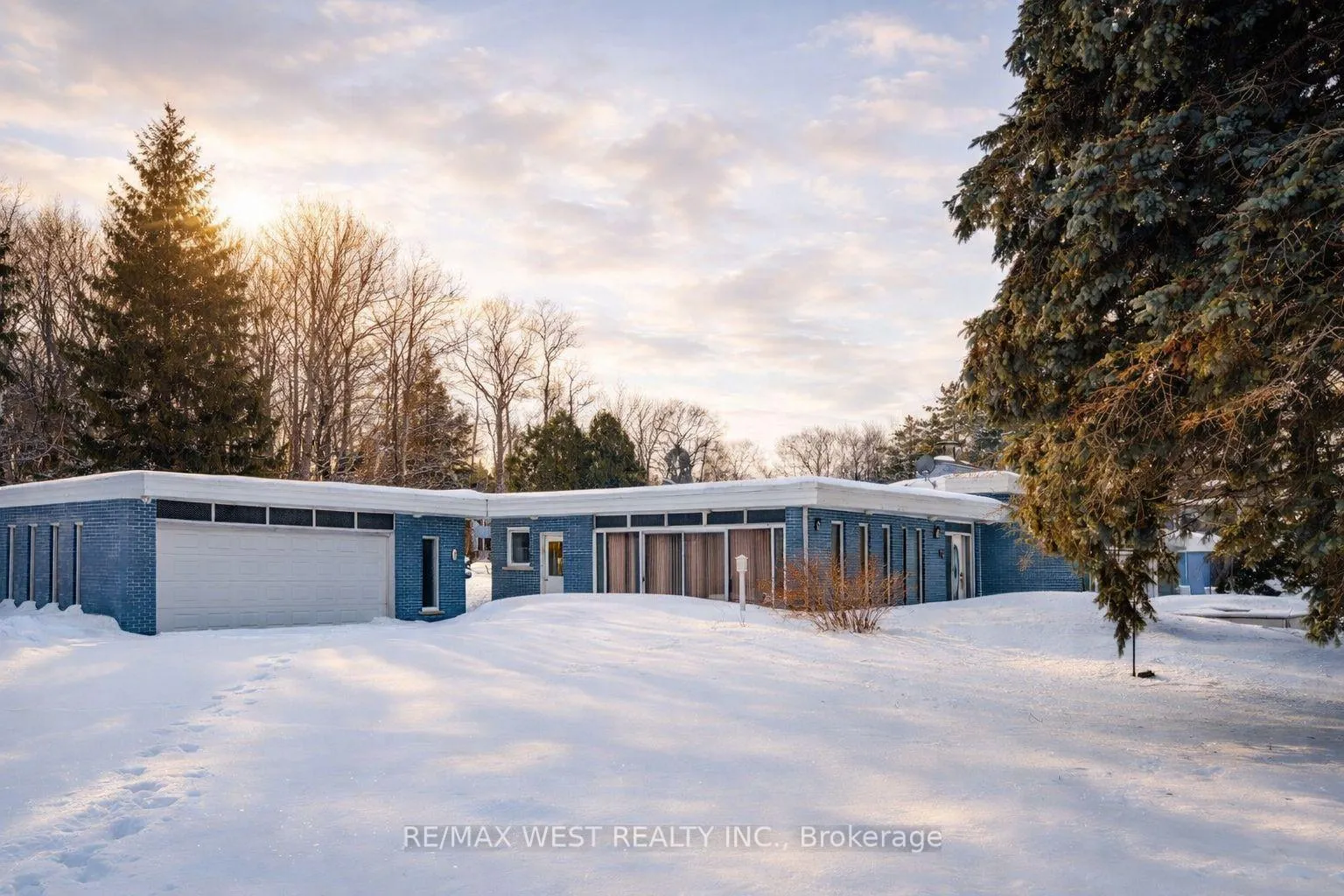 Photo 3 of 25 Ramblewood Drive, Wasaga Beach — HOMEH