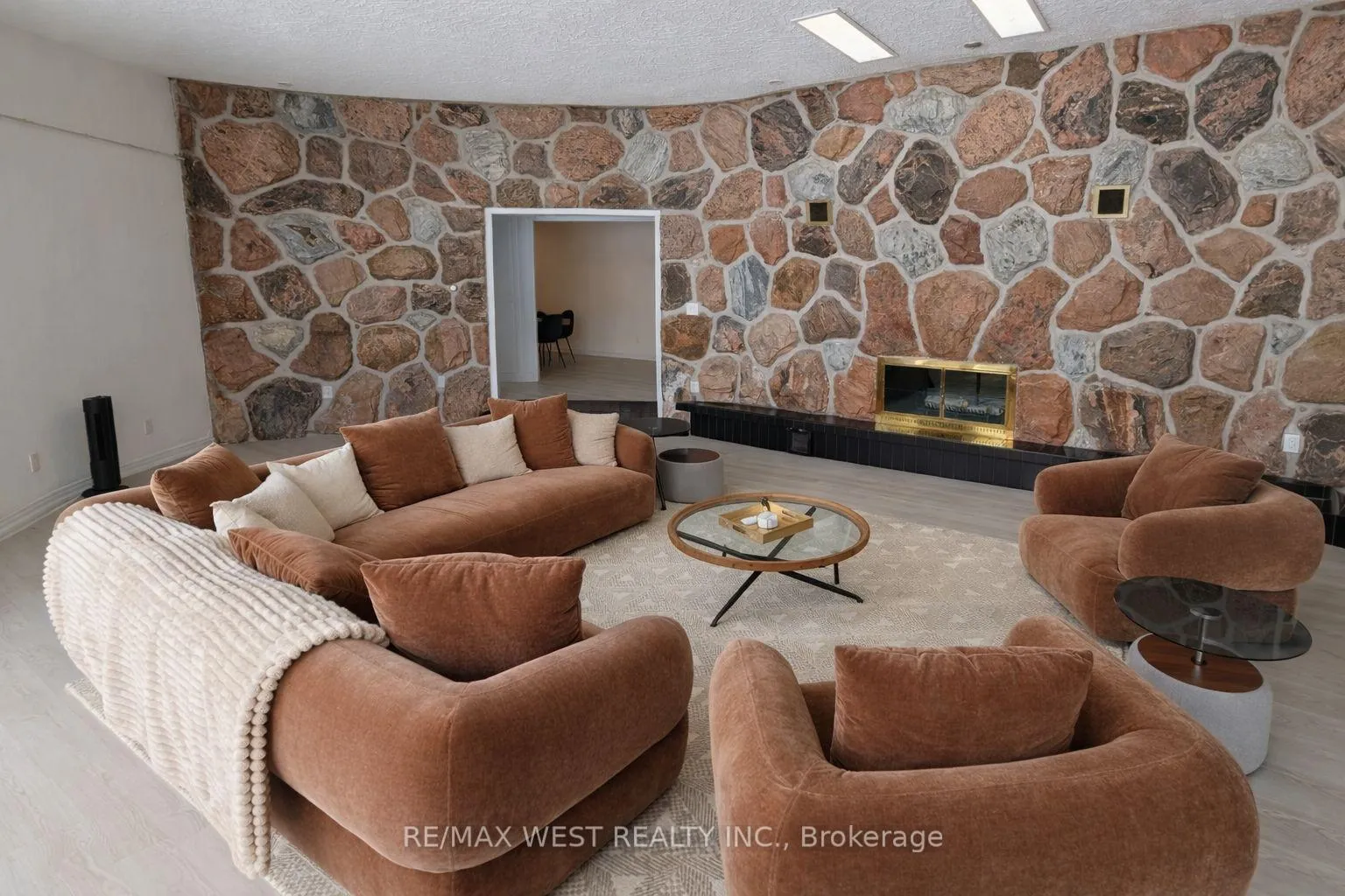 Photo 10 of 25 Ramblewood Drive, Wasaga Beach — HOMEH