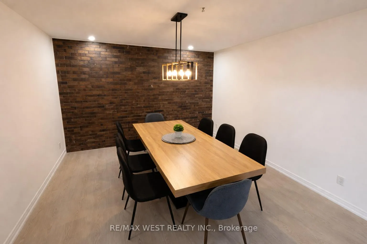 Photo 18 of 25 Ramblewood Drive, Wasaga Beach — HOMEH