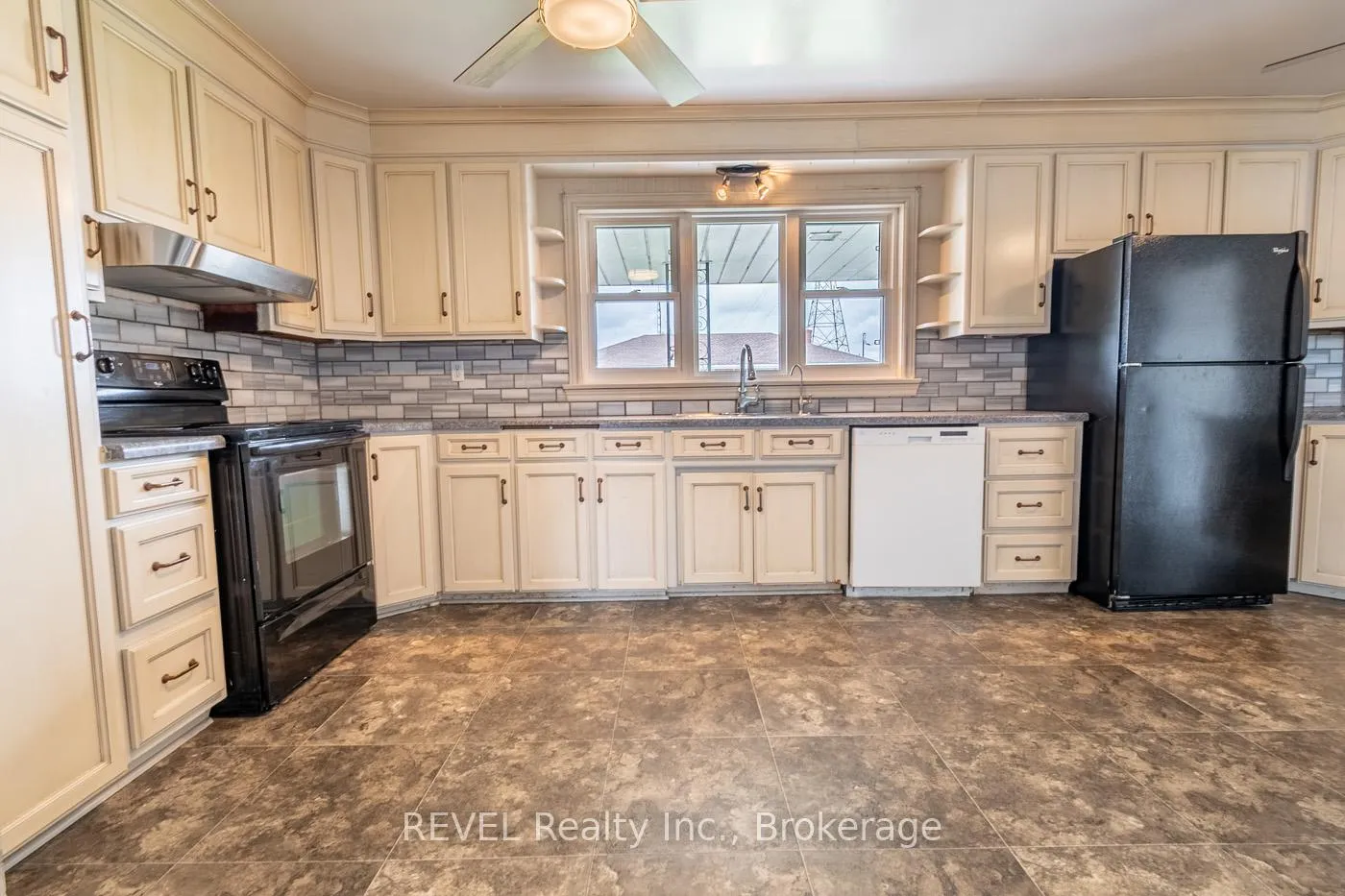 Photo 4 of 181 Cross Street, Port Colborne, Killaly East — HOMEH