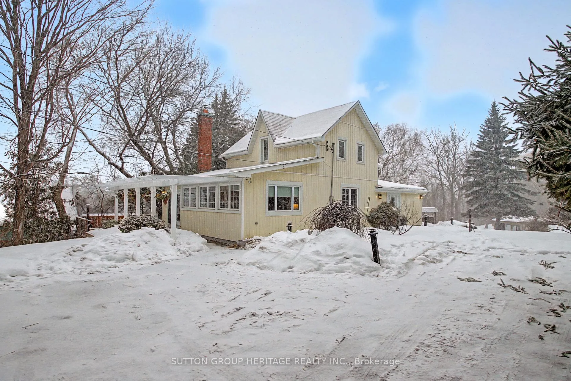 Front of 2460 Sixth Concession Road