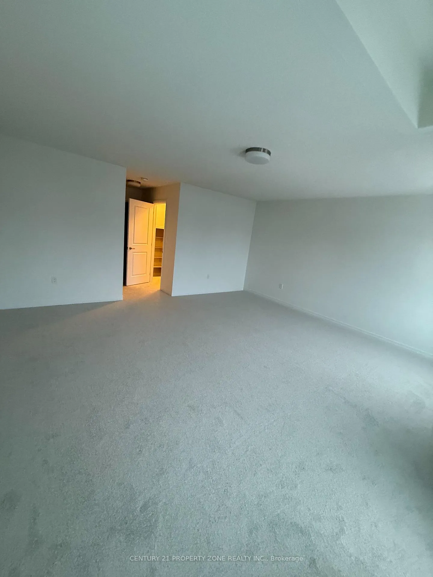 Photo 6 of 23 Kingshill Drive, Brampton, Northwest Brampton — HOMEH