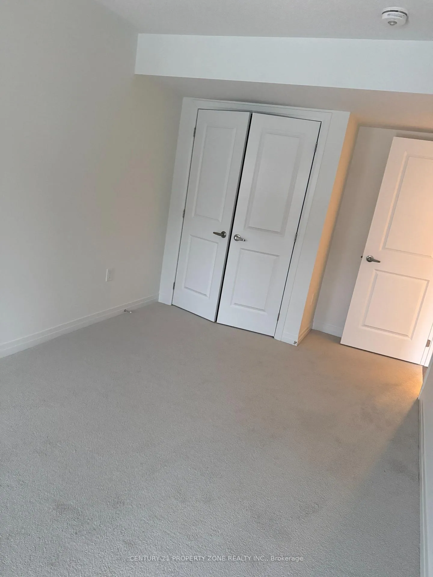 Photo 9 of 23 Kingshill Drive, Brampton, Northwest Brampton — HOMEH