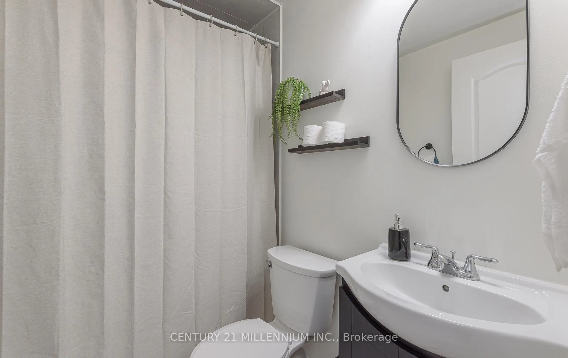 Photo 18 of 4 Heatherside Court, Brampton, Central Park — HOMEH