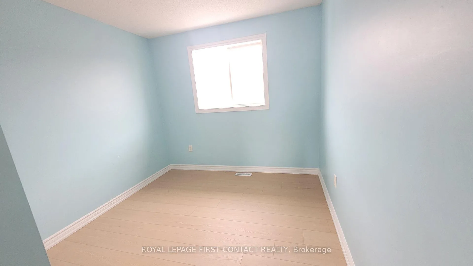 Photo 7 of 82 Shalom Way, Barrie, Painswick South — HOMEH