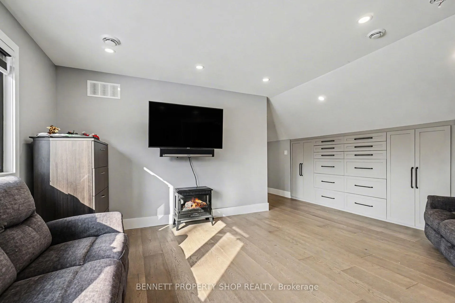 Photo 22 of 645 Canary Street, Ottawa, Navan — HOMEH